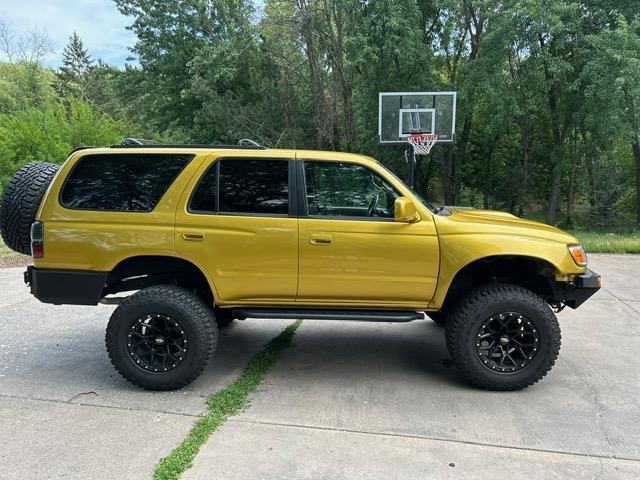 Modified V8-Powered 2000 Toyota 4Runner SR5 - 5