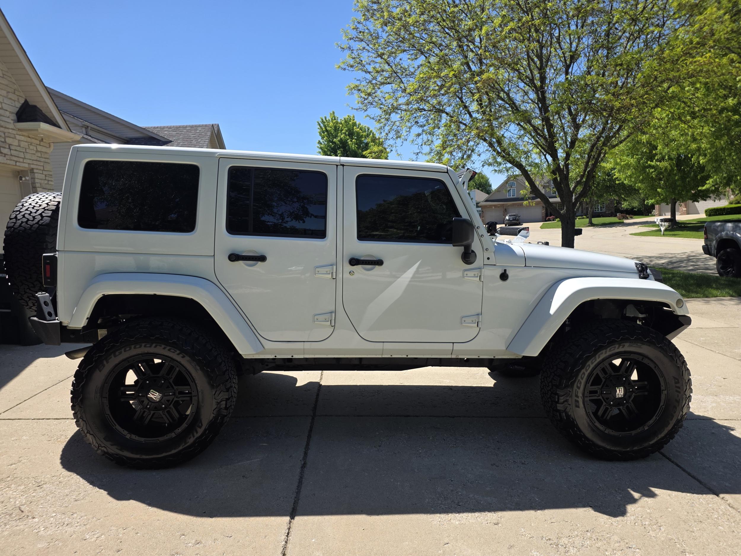 2014 Jeep Wrangler Unlimited Sahara - 3