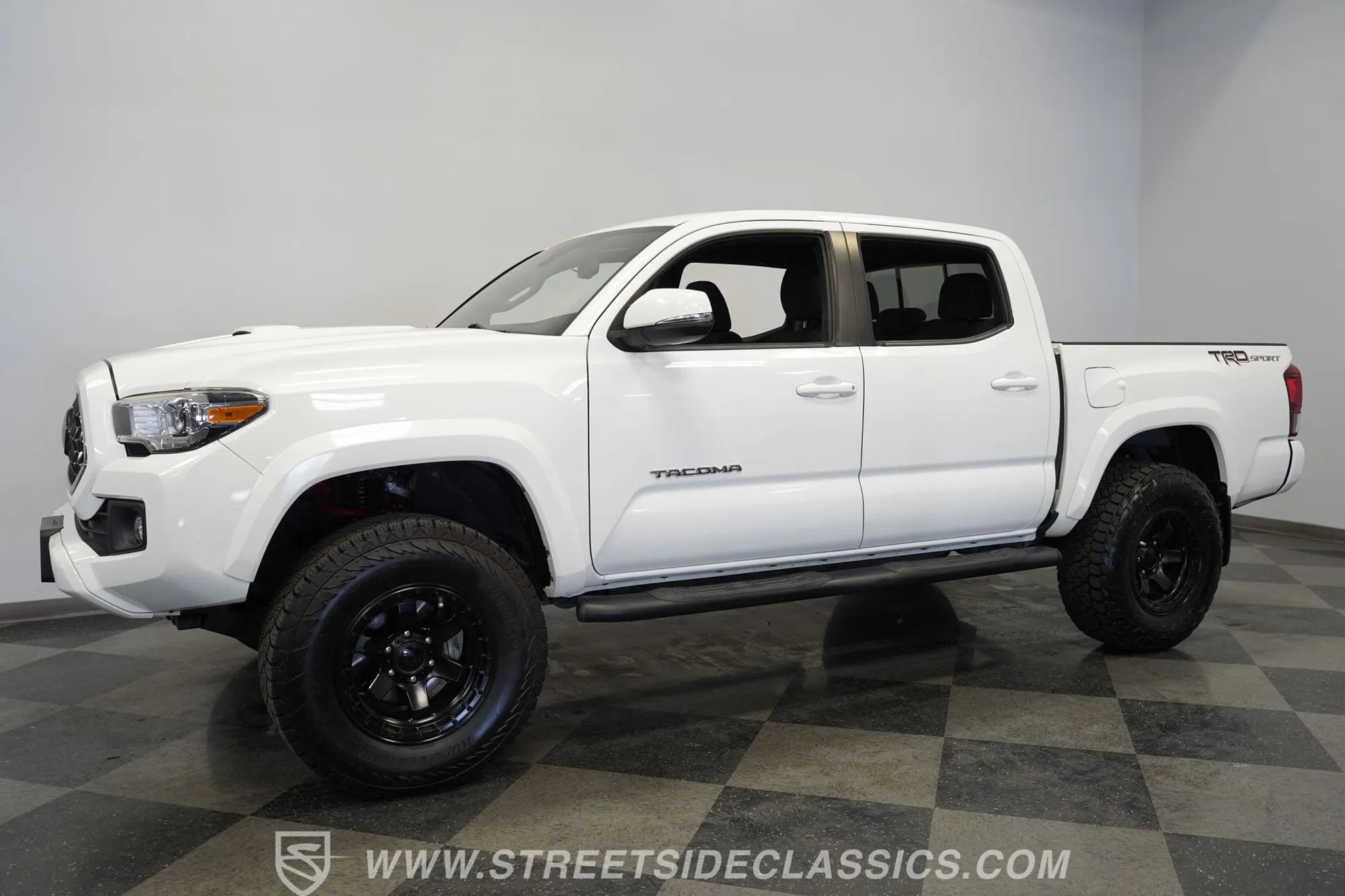 2018 Toyota Tacoma TRD Sport - 4