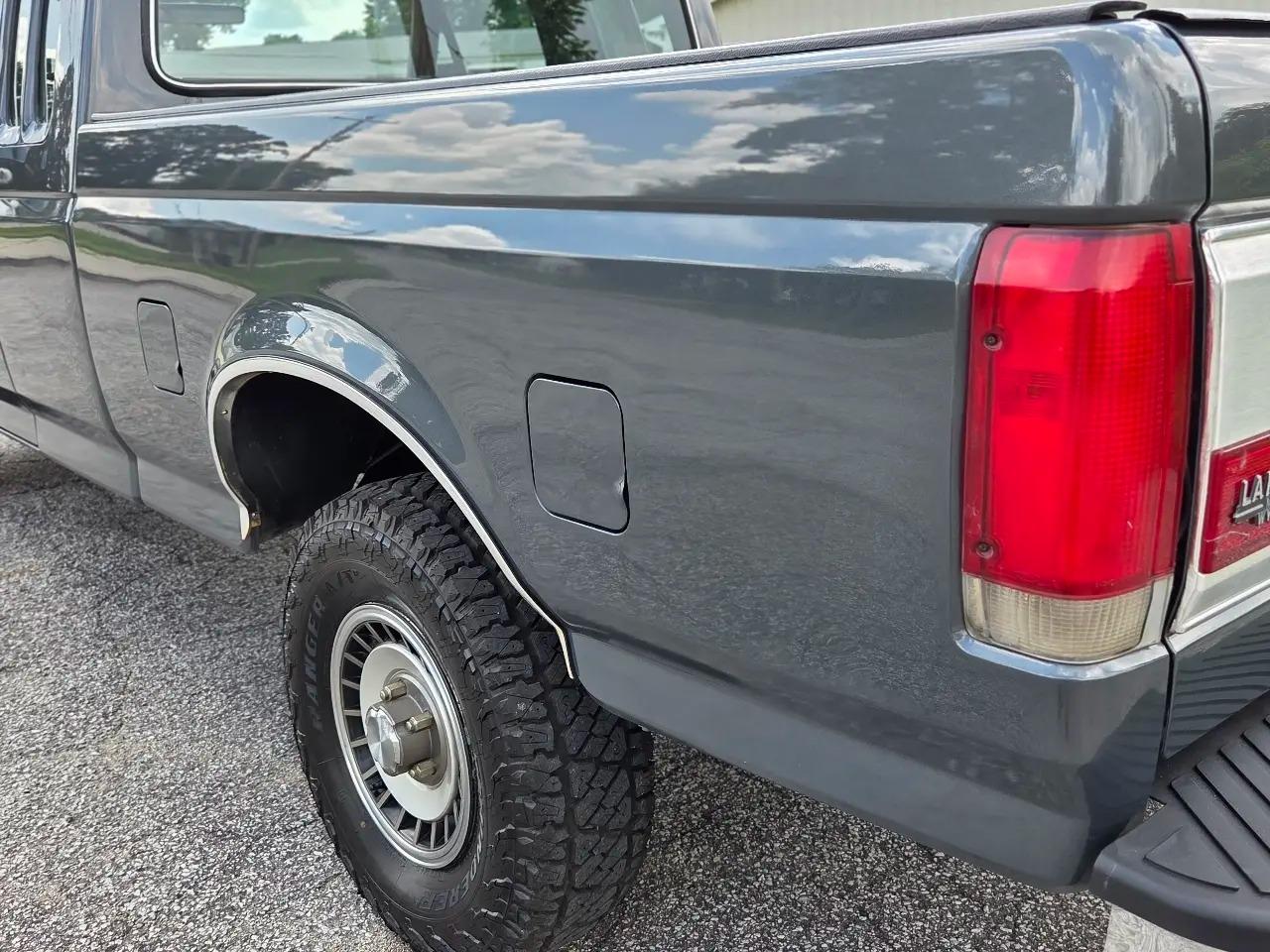 1989 Ford F-150 XLT Lariat