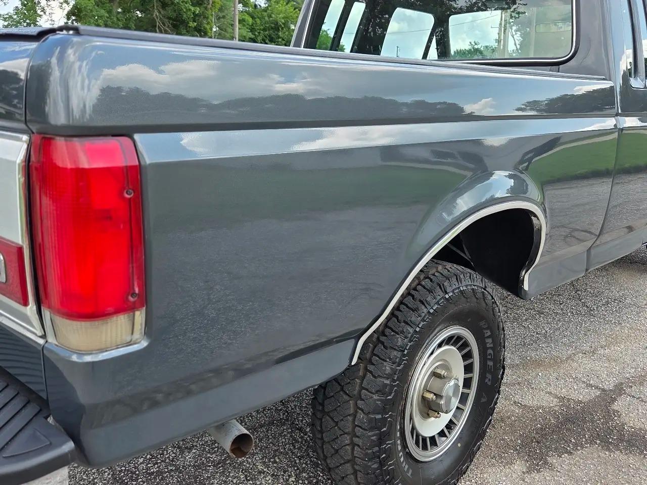 1989 Ford F-150 XLT Lariat
