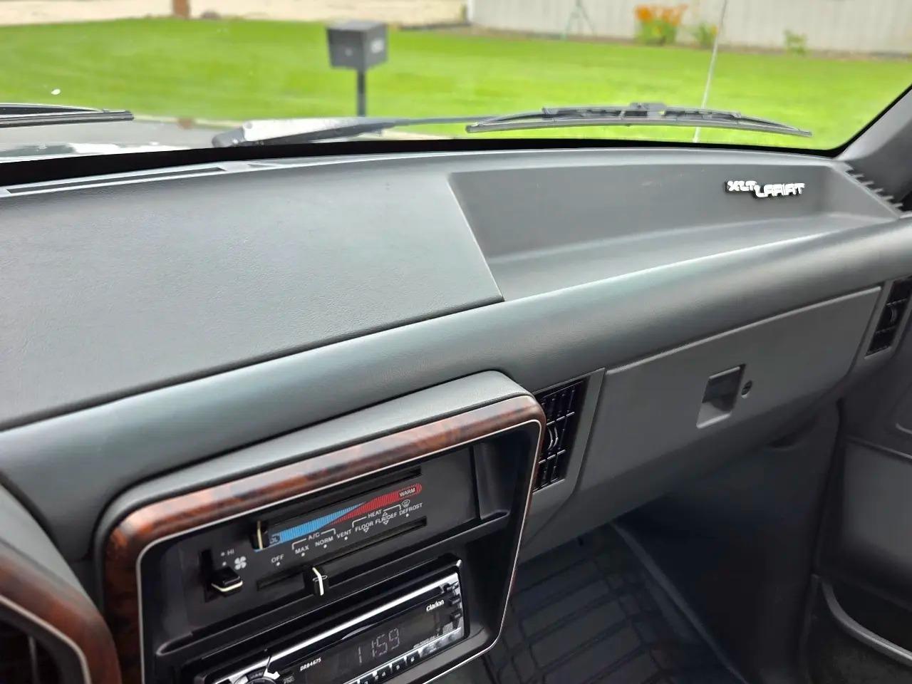 1989 Ford F-150 XLT Lariat
