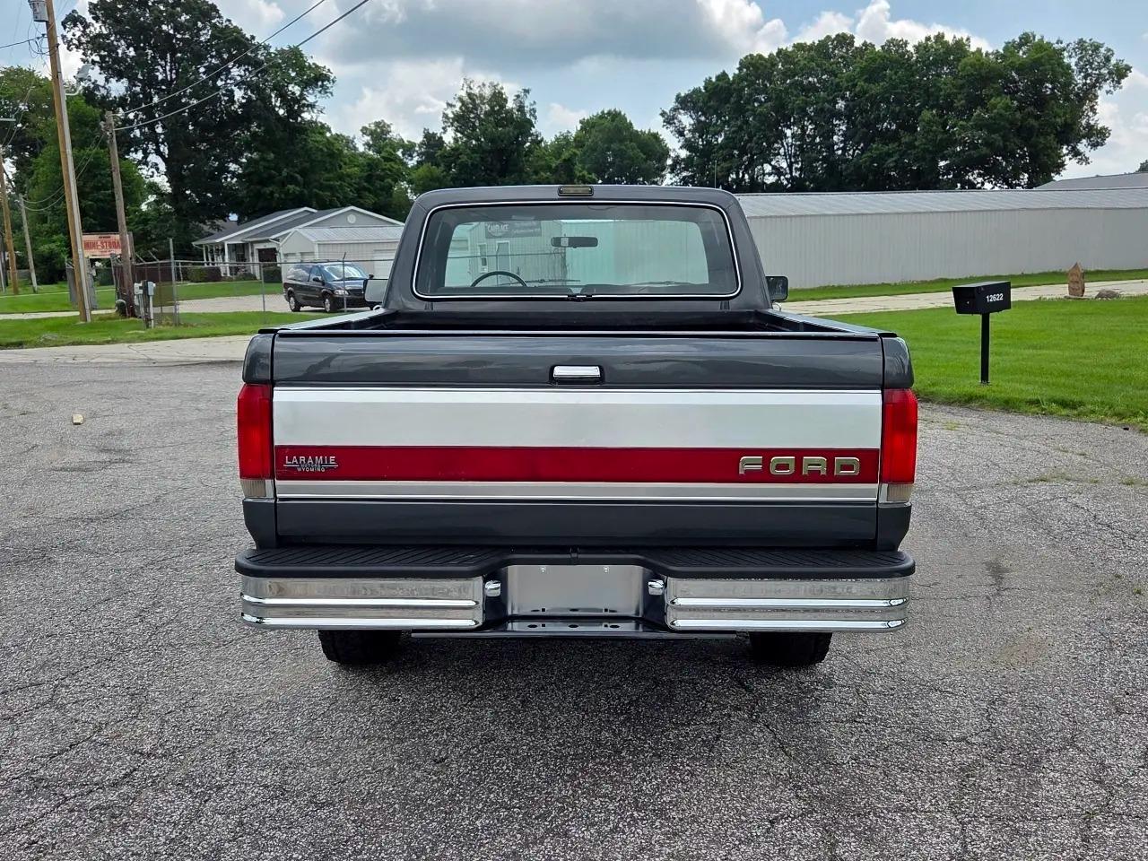 1989 Ford F-150 XLT Lariat