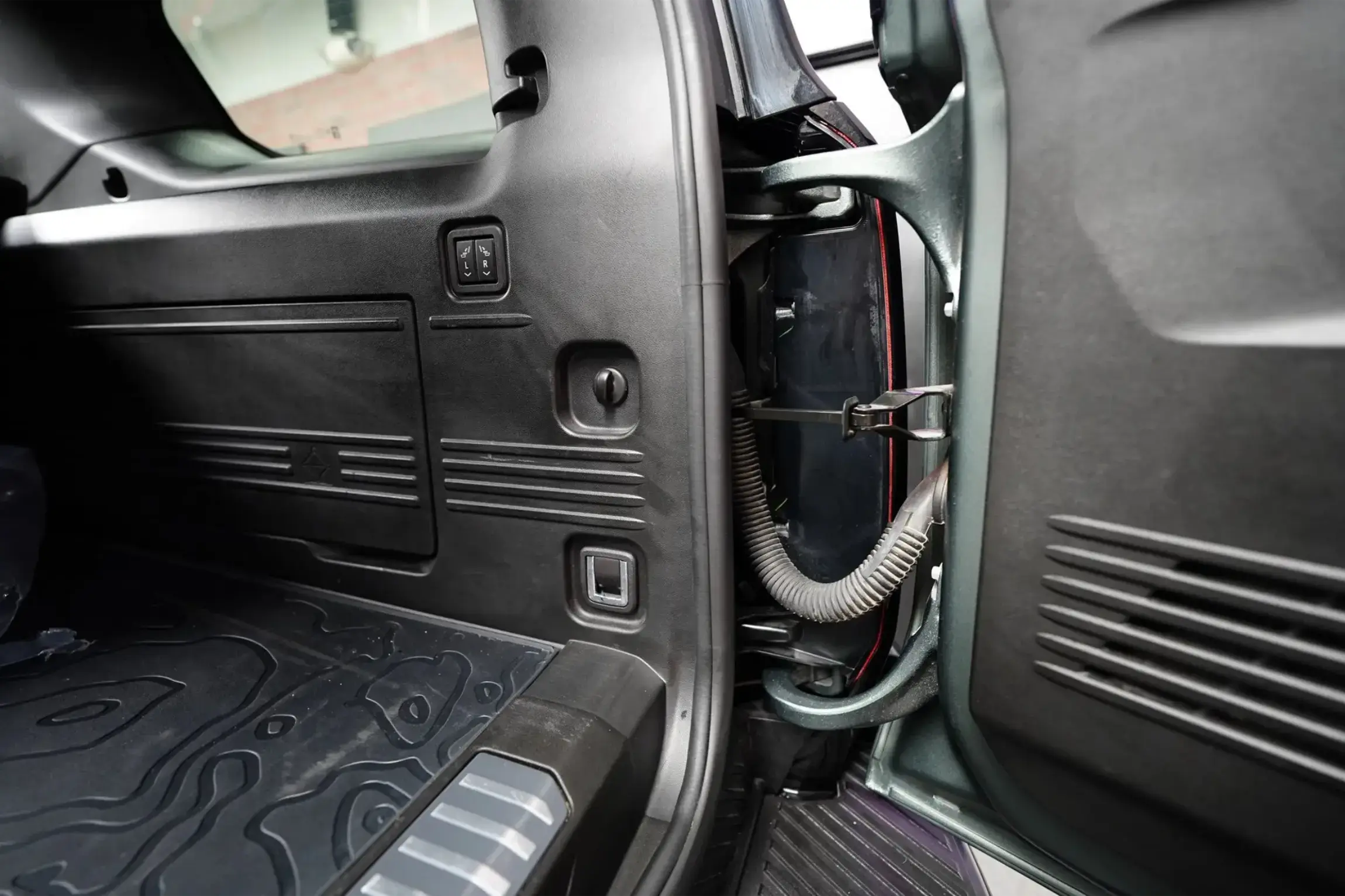 2024 GMC Hummer EV 3X Lunar Edition
