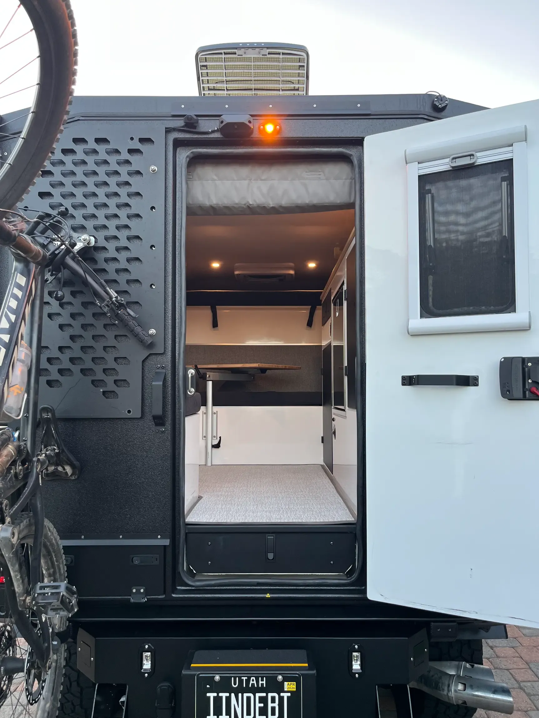 2024 Ford F-350 Super Duty Supertramp Flagship LT