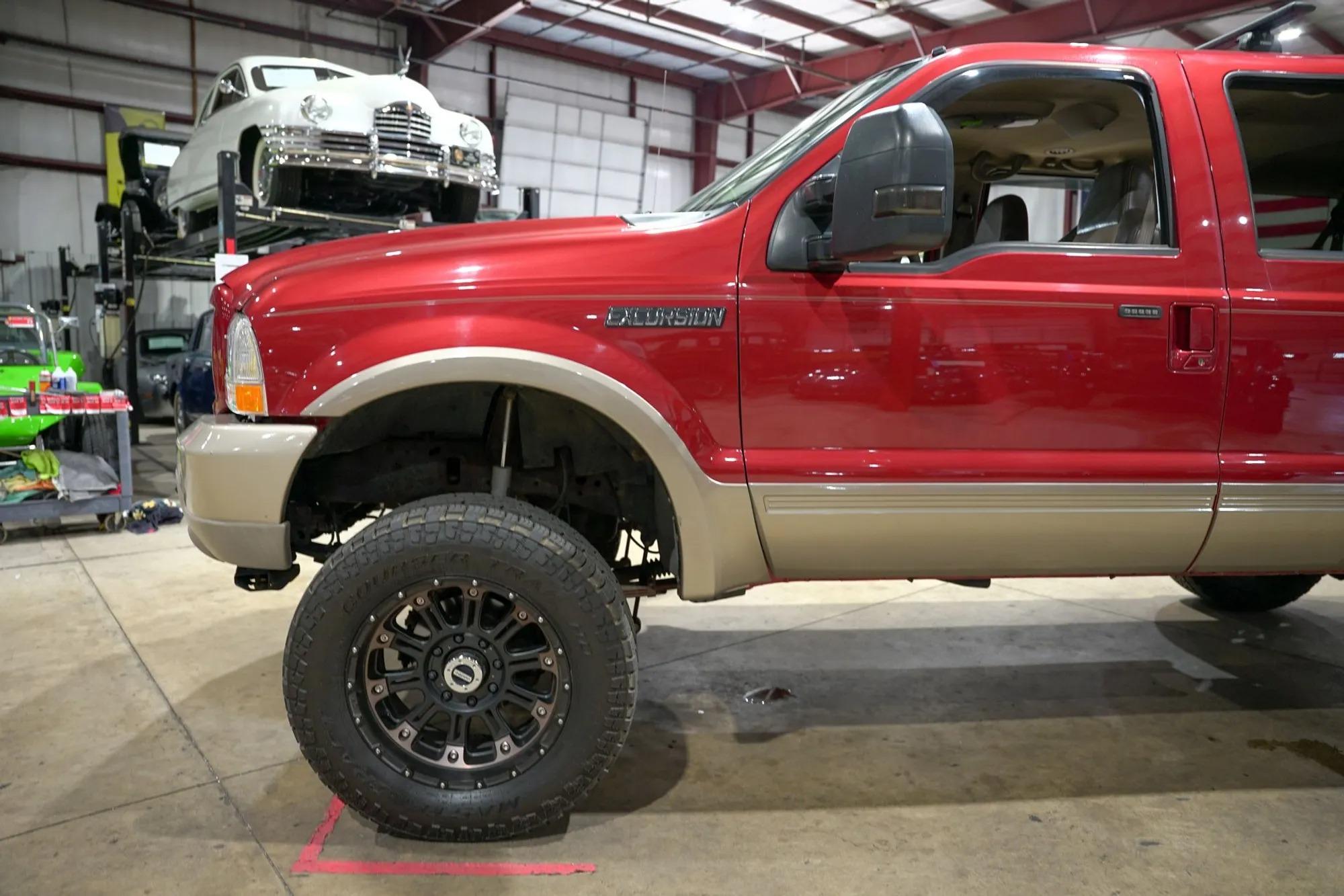 2004 Ford Excursion Eddie Bauer - 2