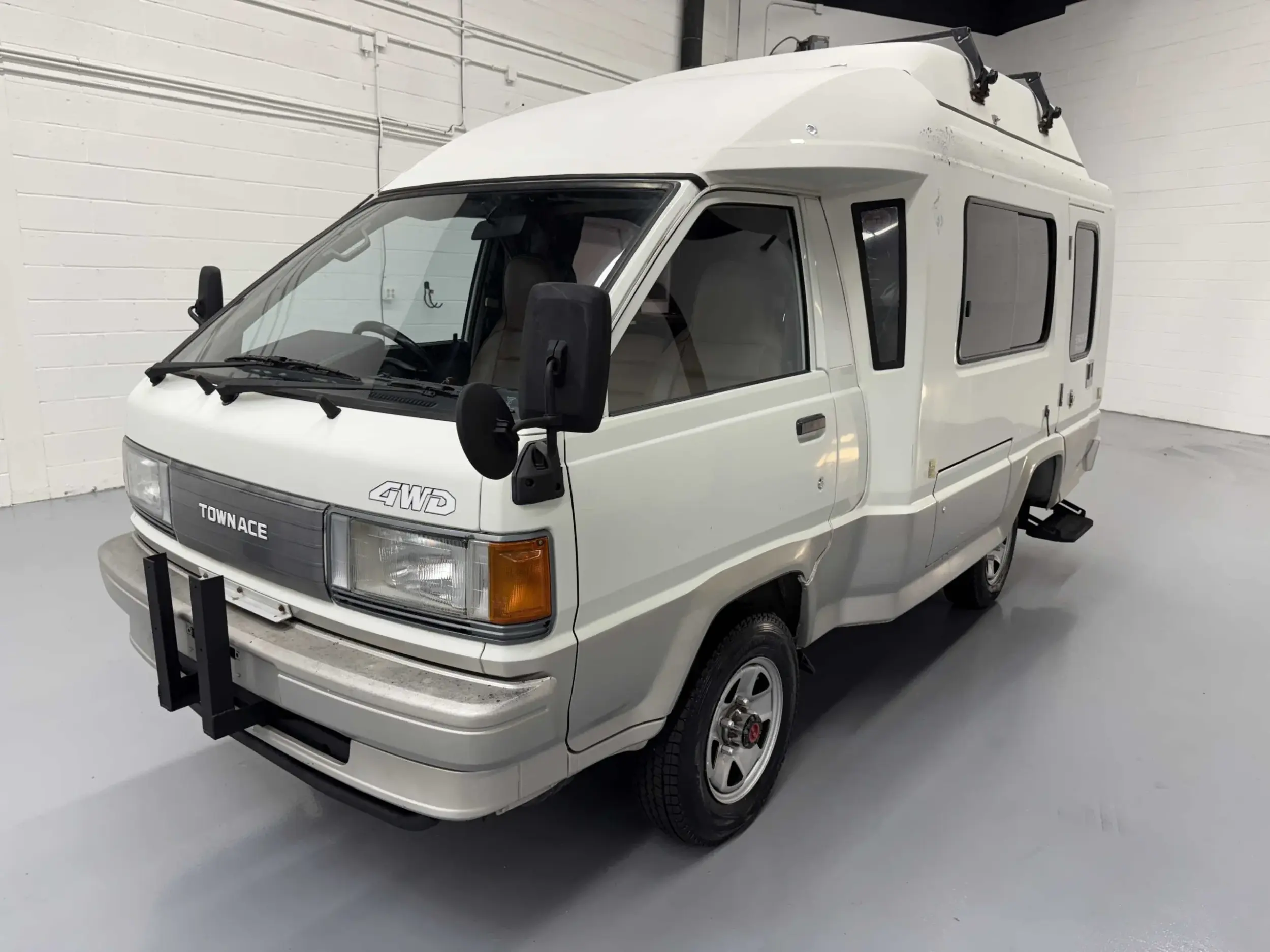 1992 Toyota TownAce Pop-Top Camper