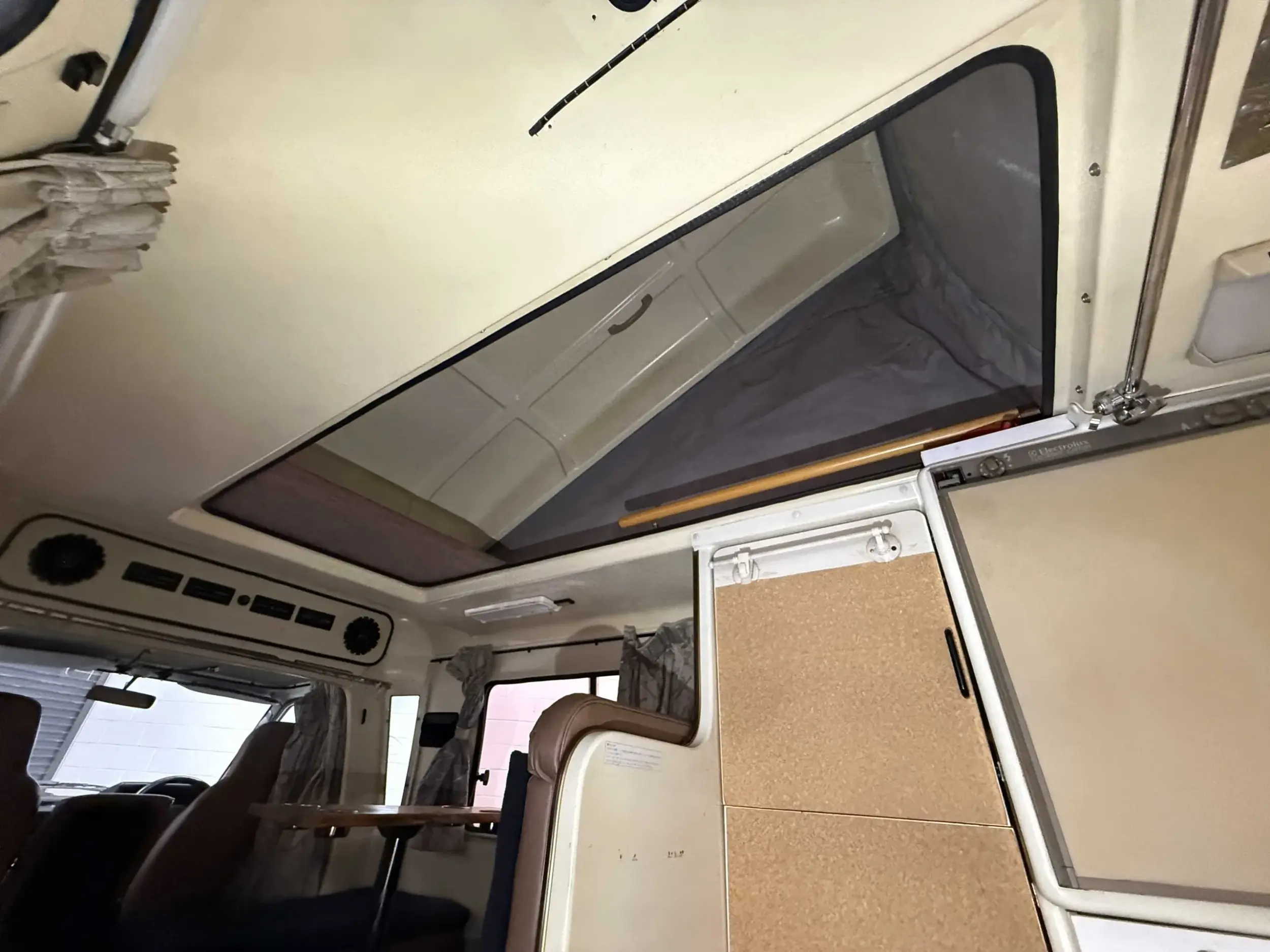 1992 Toyota TownAce Pop-Top Camper