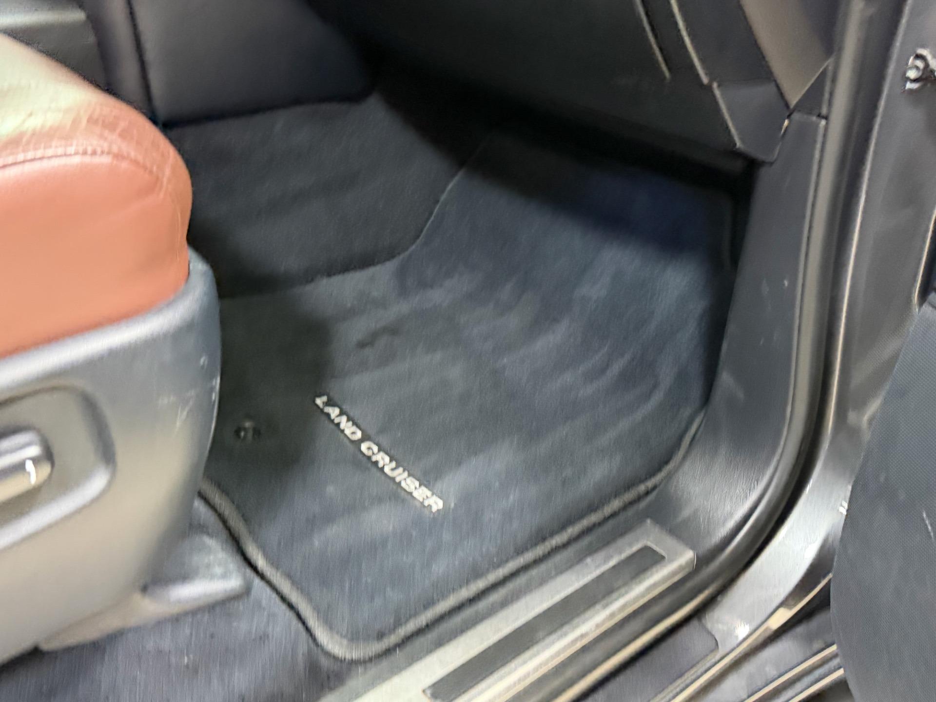 2016 Toyota Land Cruiser