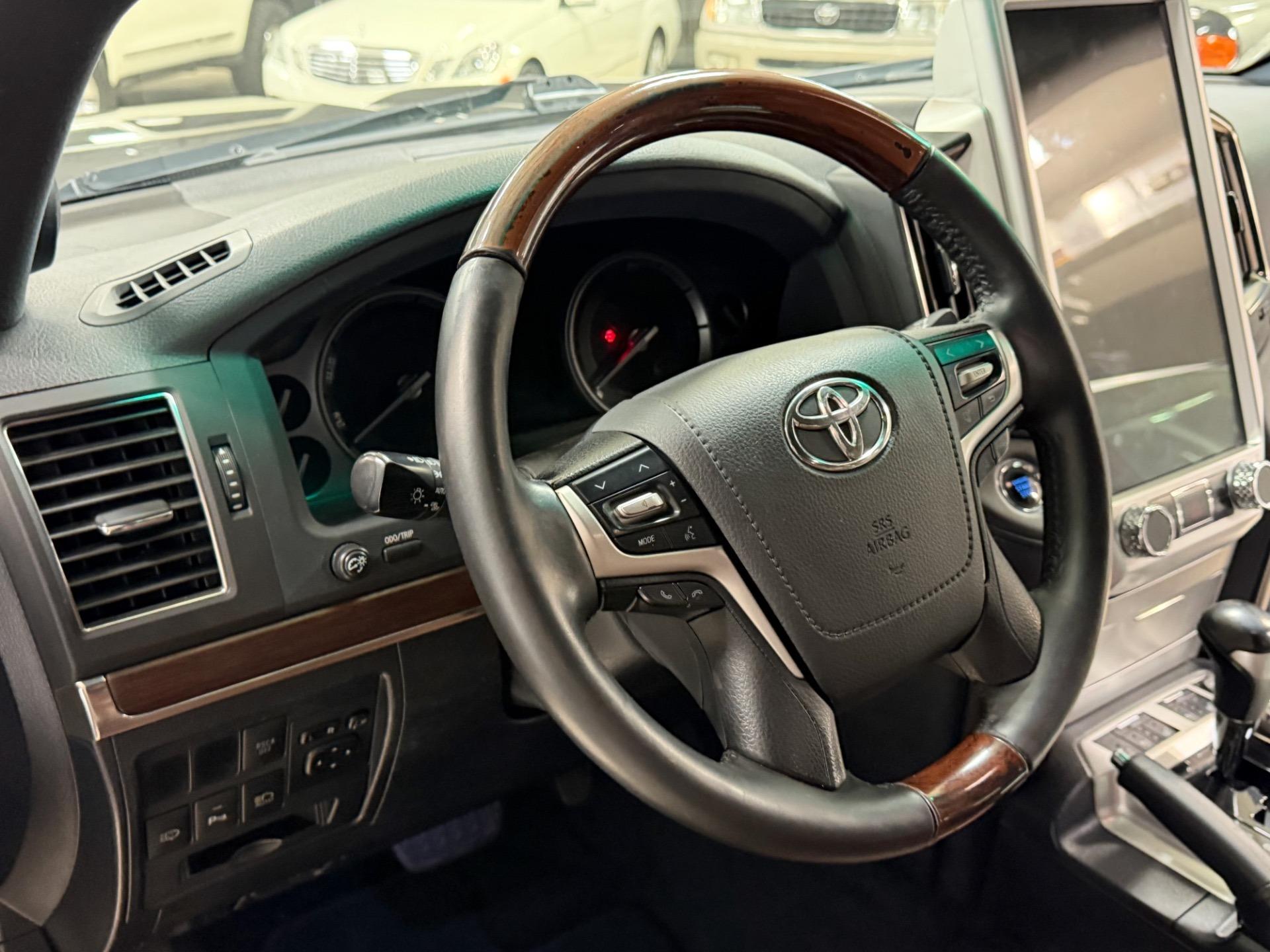2016 Toyota Land Cruiser
