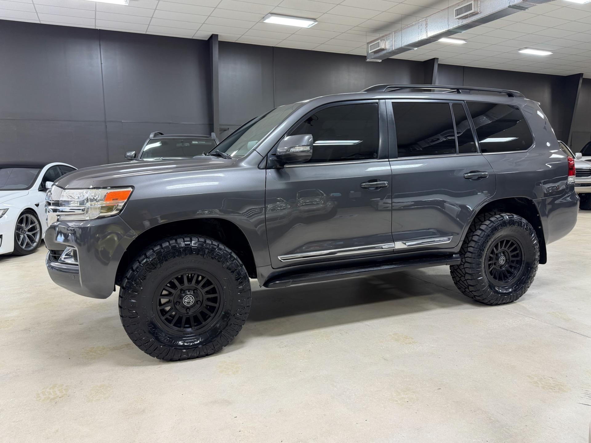 2016 Toyota Land Cruiser - 2