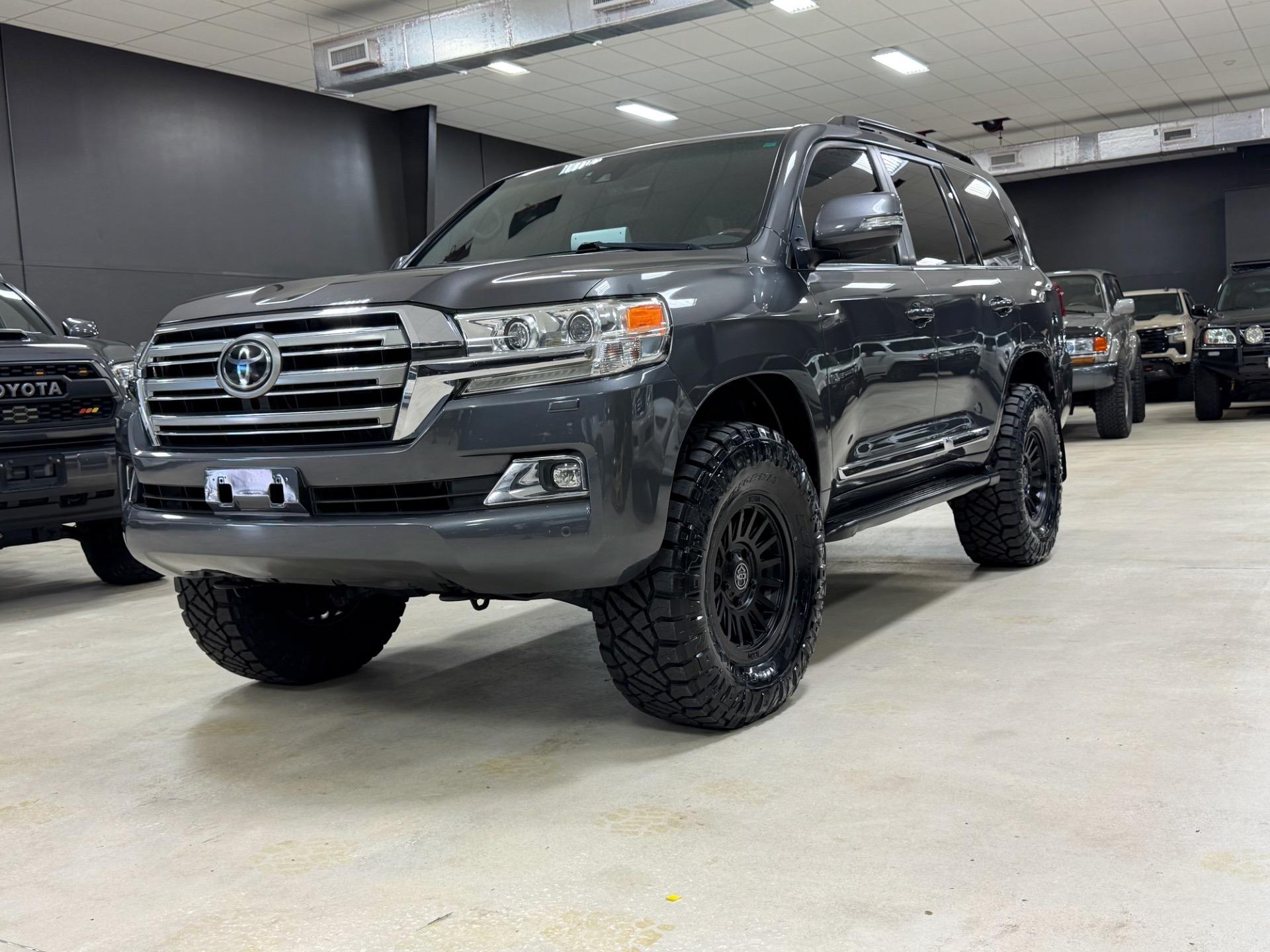 2016 Toyota Land Cruiser - 3