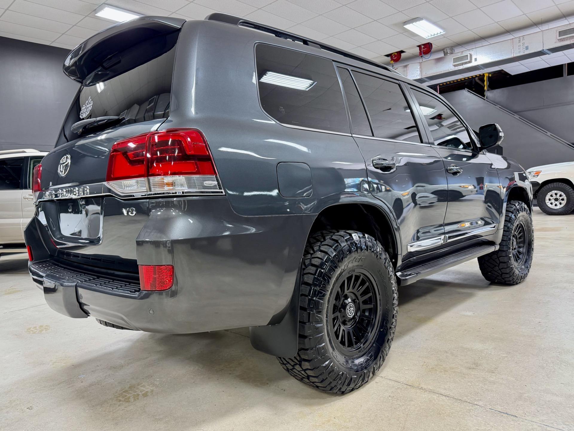 2016 Toyota Land Cruiser