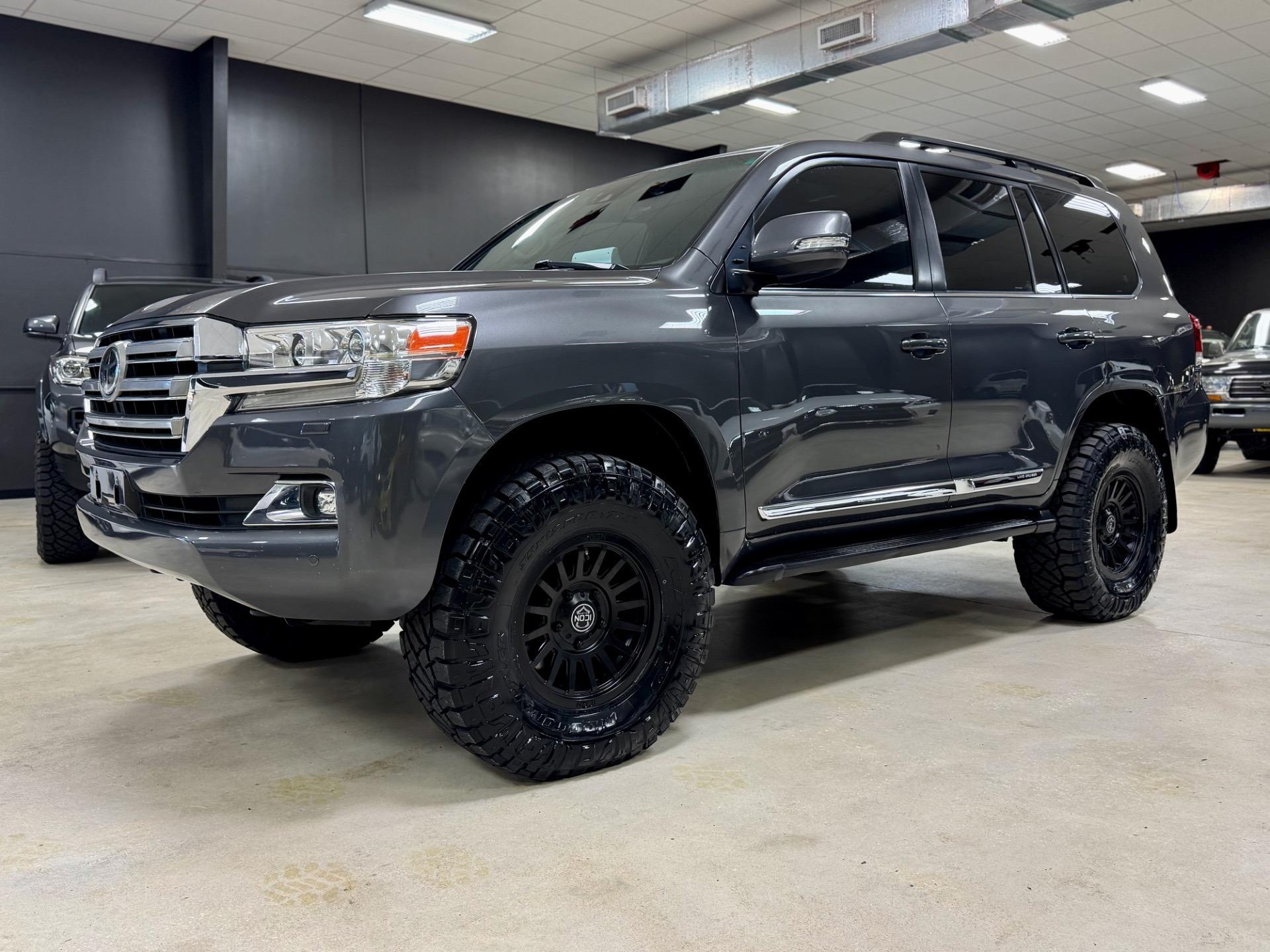 2016 Toyota Land Cruiser