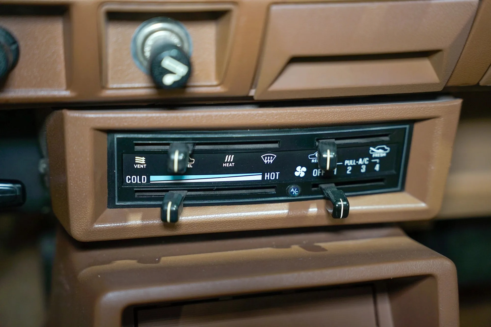 1986 Nissan Hardbody DLX King Cab