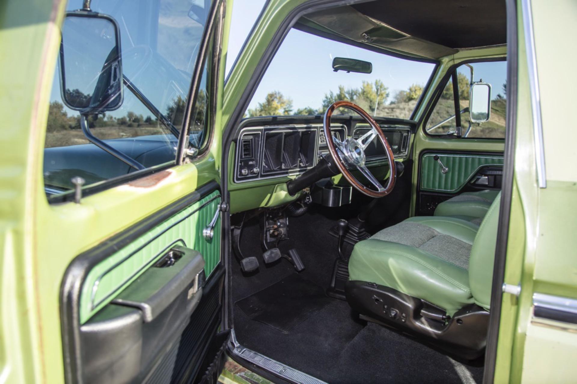 7.3L Turbo Diesel-Powered 1975 Ford F-250 4×4