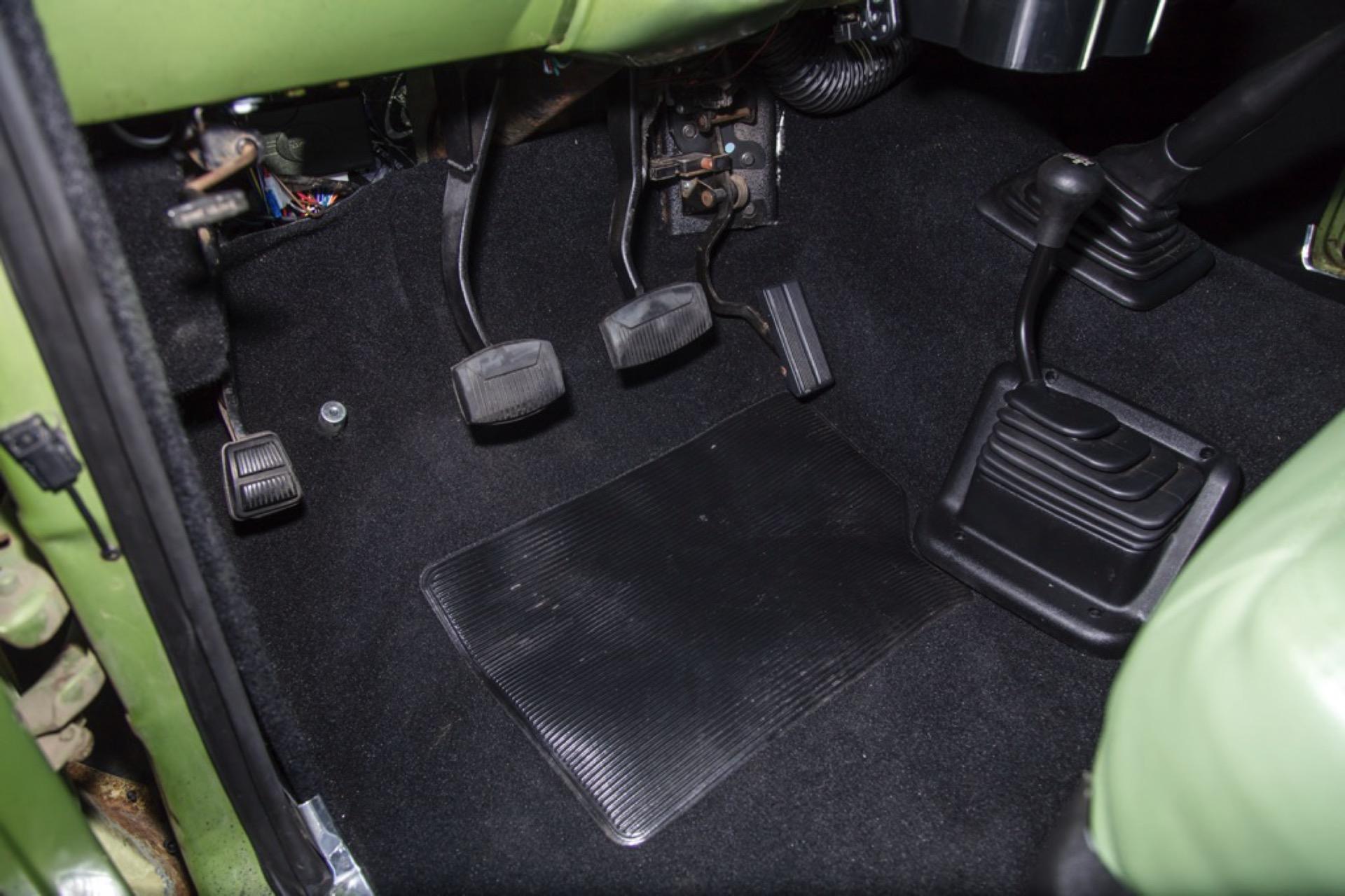 7.3L Turbo Diesel-Powered 1975 Ford F-250 4×4