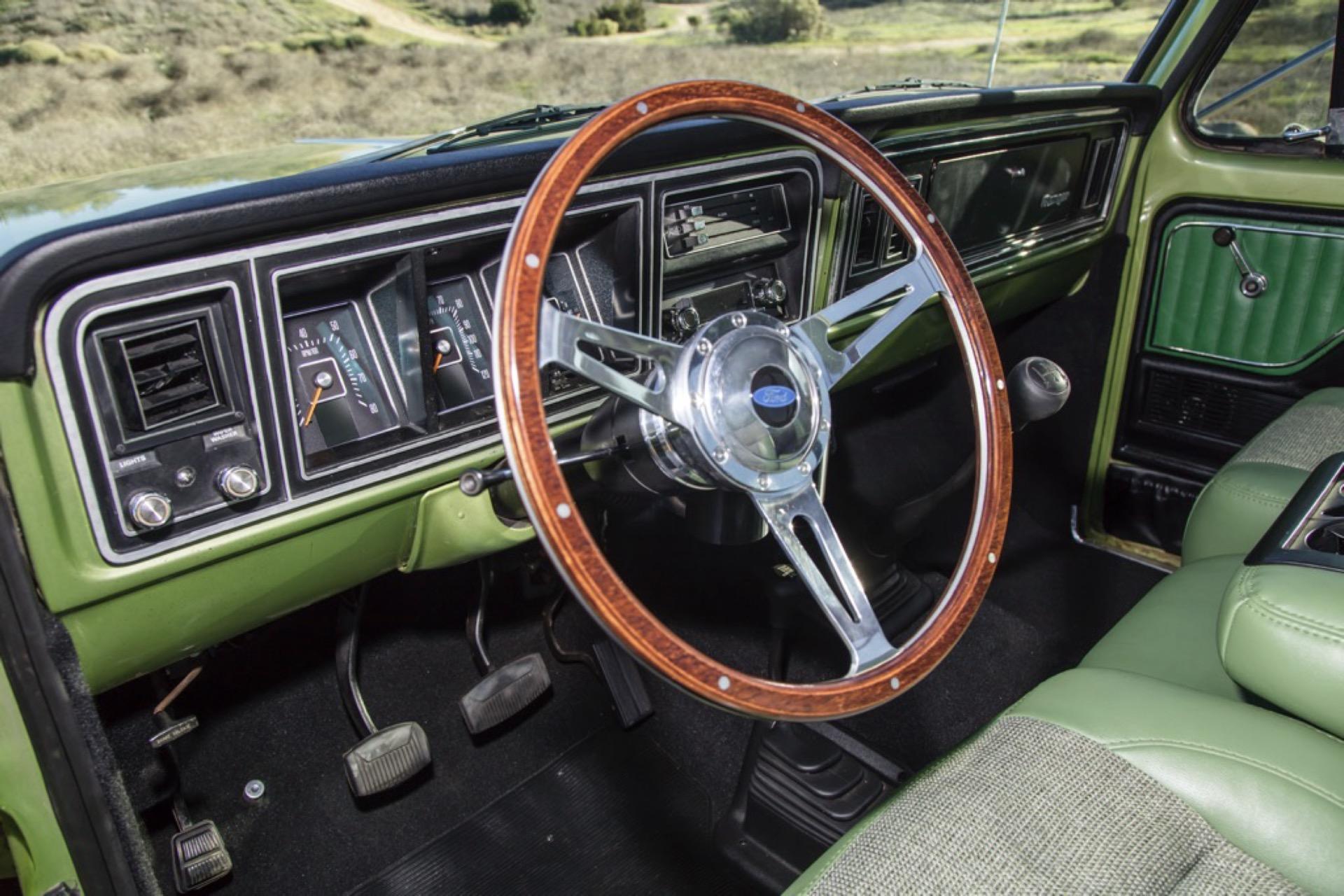 7.3L Turbo Diesel-Powered 1975 Ford F-250 4×4