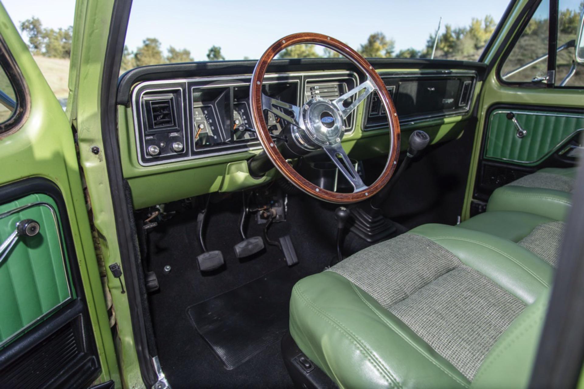 7.3L Turbo Diesel-Powered 1975 Ford F-250 4×4