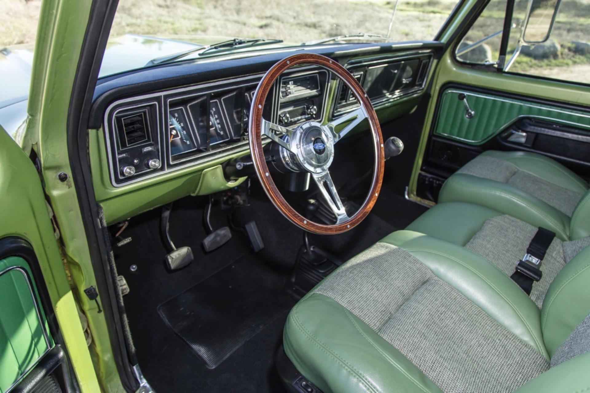 7.3L Turbo Diesel-Powered 1975 Ford F-250 4×4