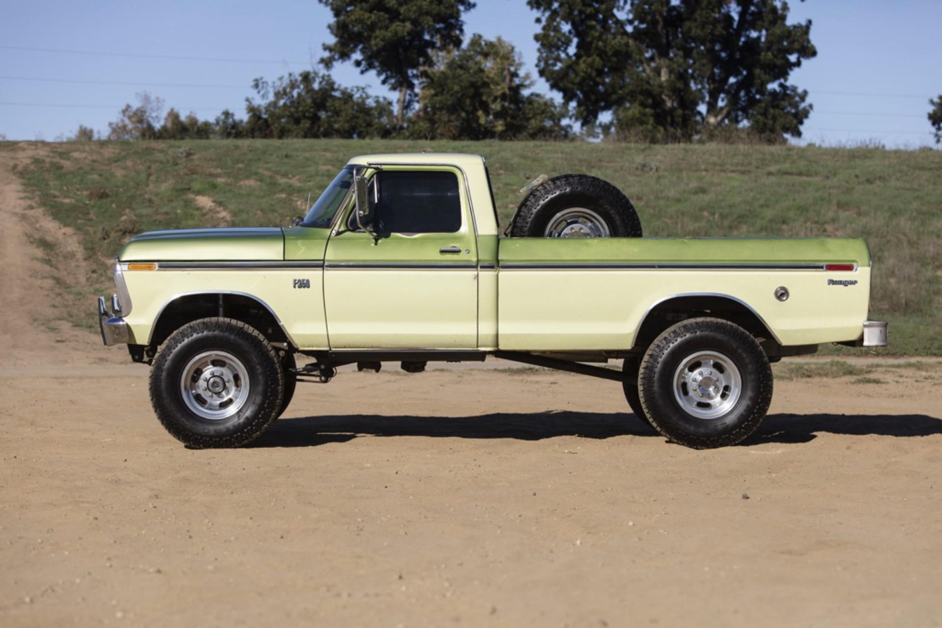 7.3L Turbo Diesel-Powered 1975 Ford F-250 4×4