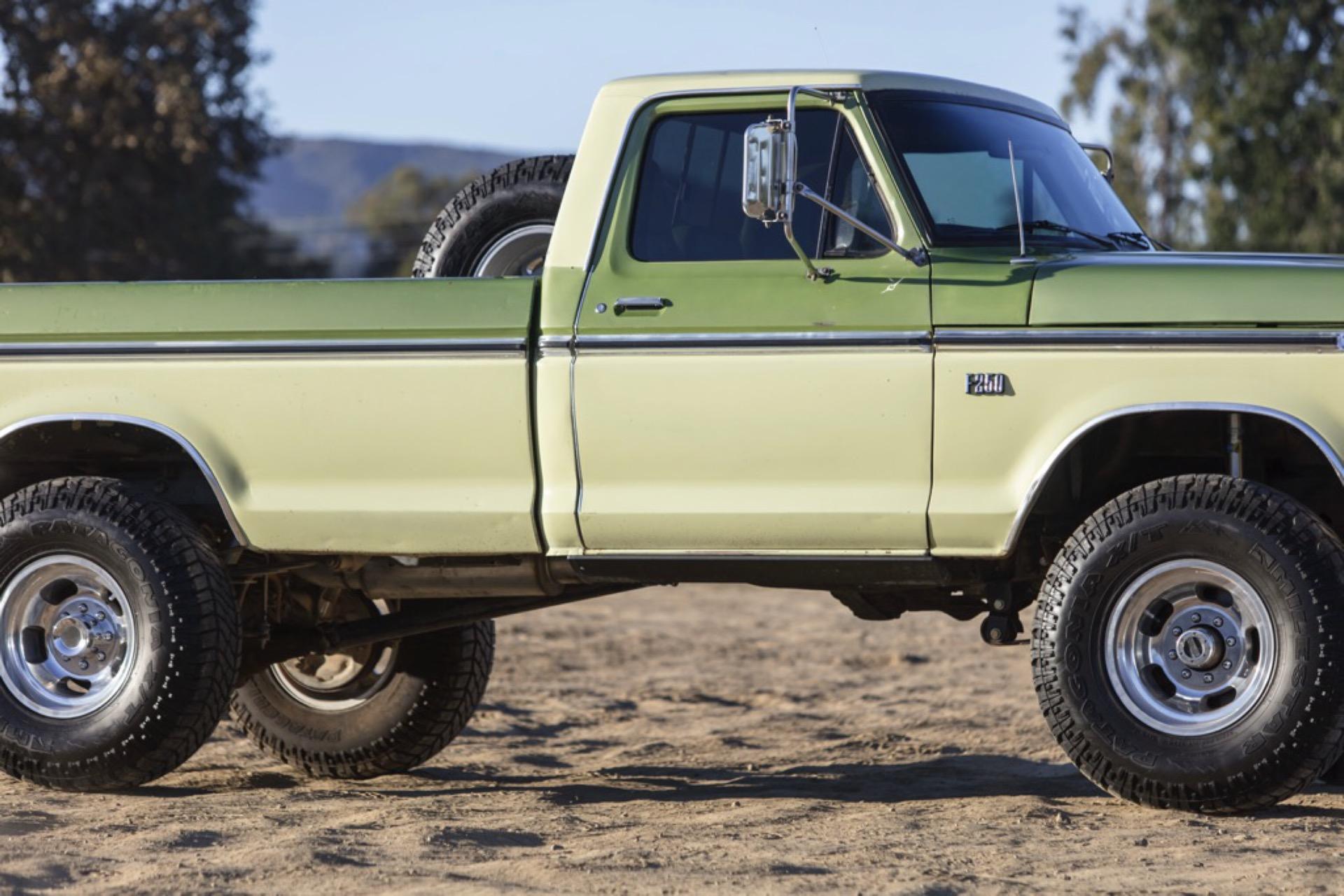 7.3L Turbo Diesel-Powered 1975 Ford F-250 4×4