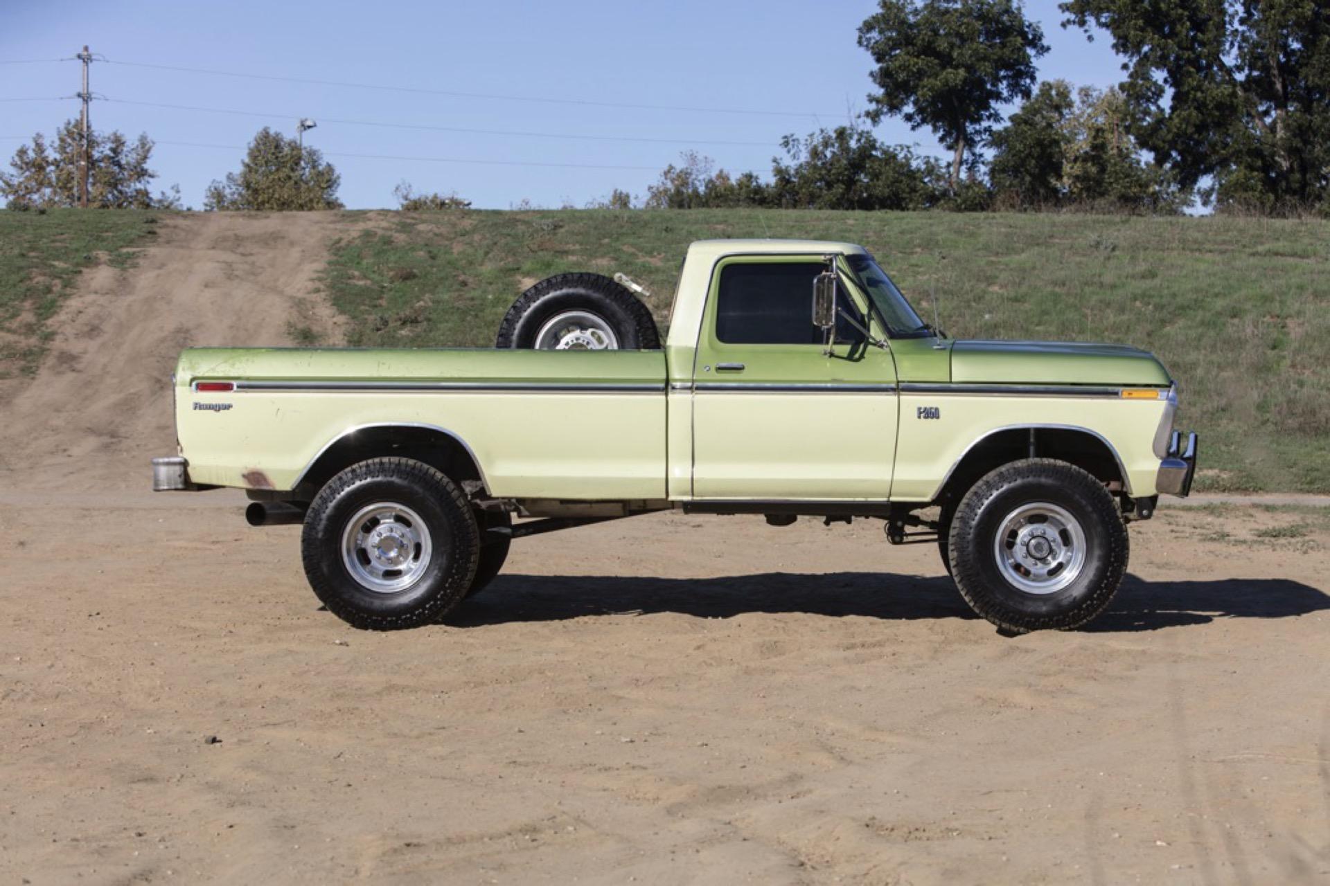 7.3L Turbo Diesel-Powered 1975 Ford F-250 4×4