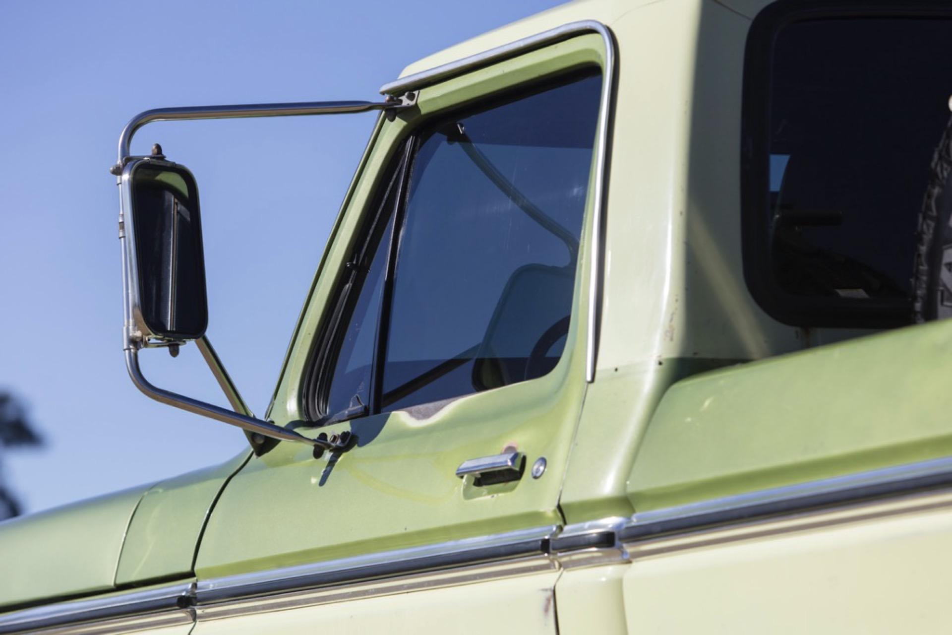 7.3L Turbo Diesel-Powered 1975 Ford F-250 4×4