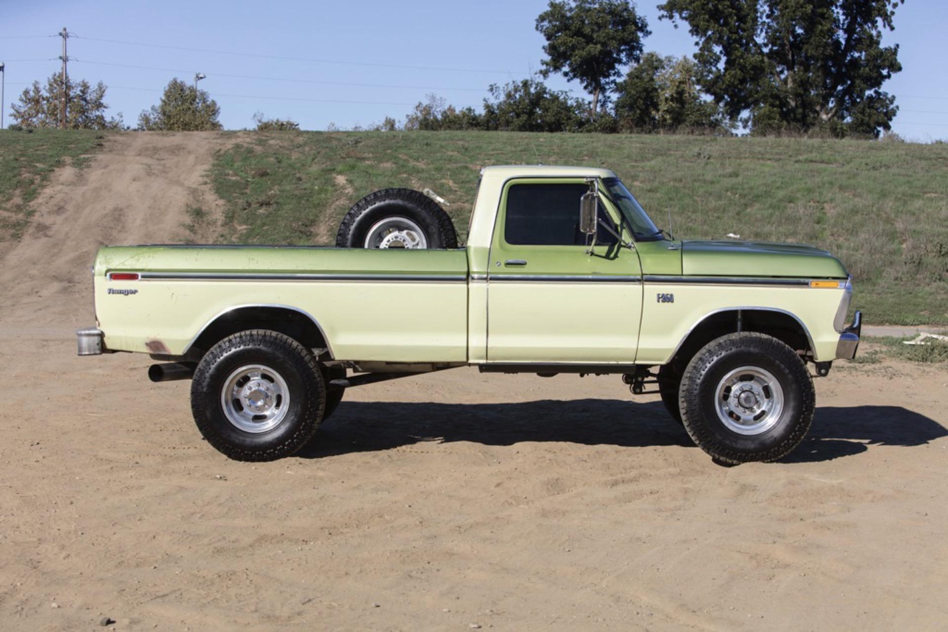 7.3L Turbo Diesel-Powered 1975 Ford F-250 4×4