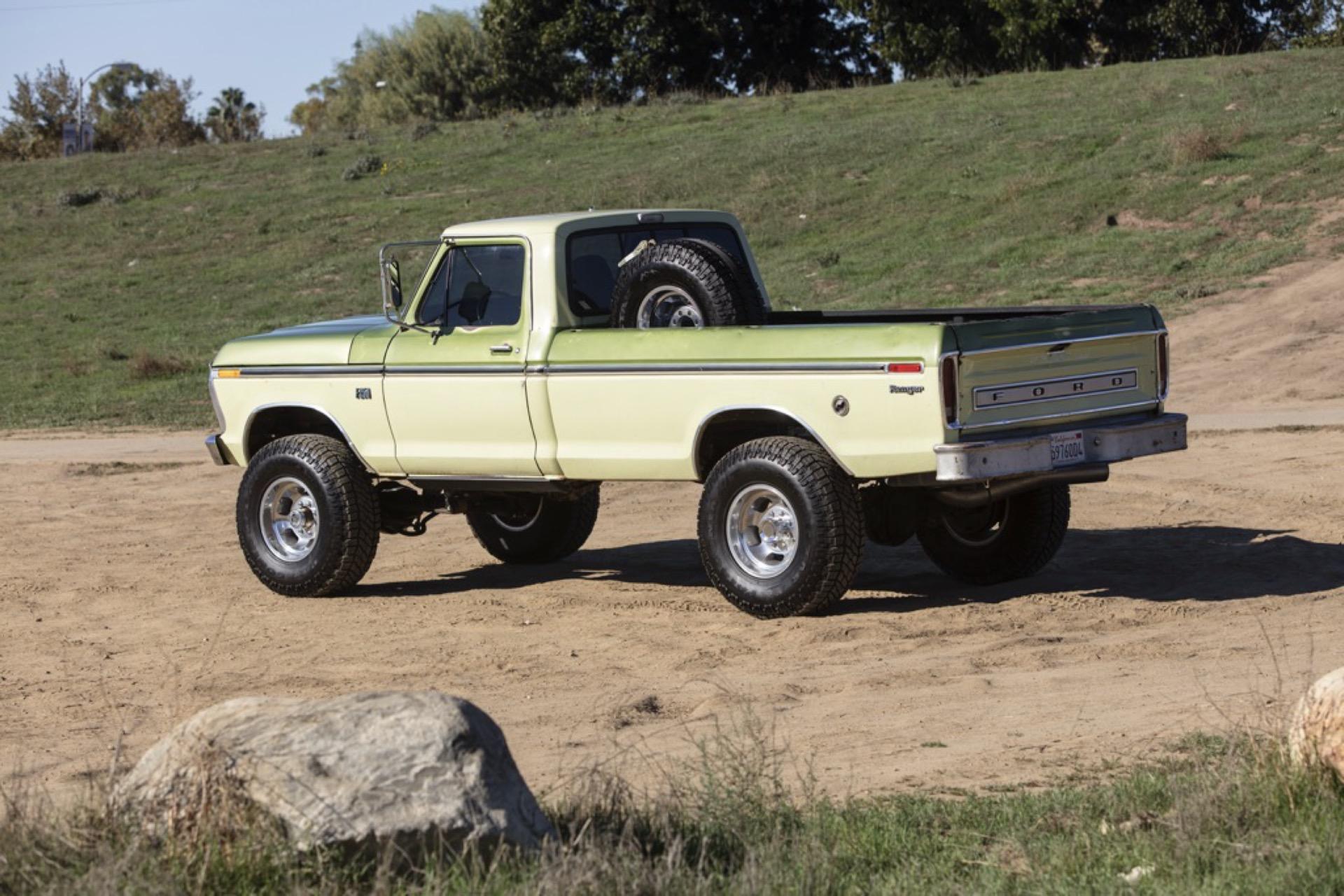 7.3L Turbo Diesel-Powered 1975 Ford F-250 4×4