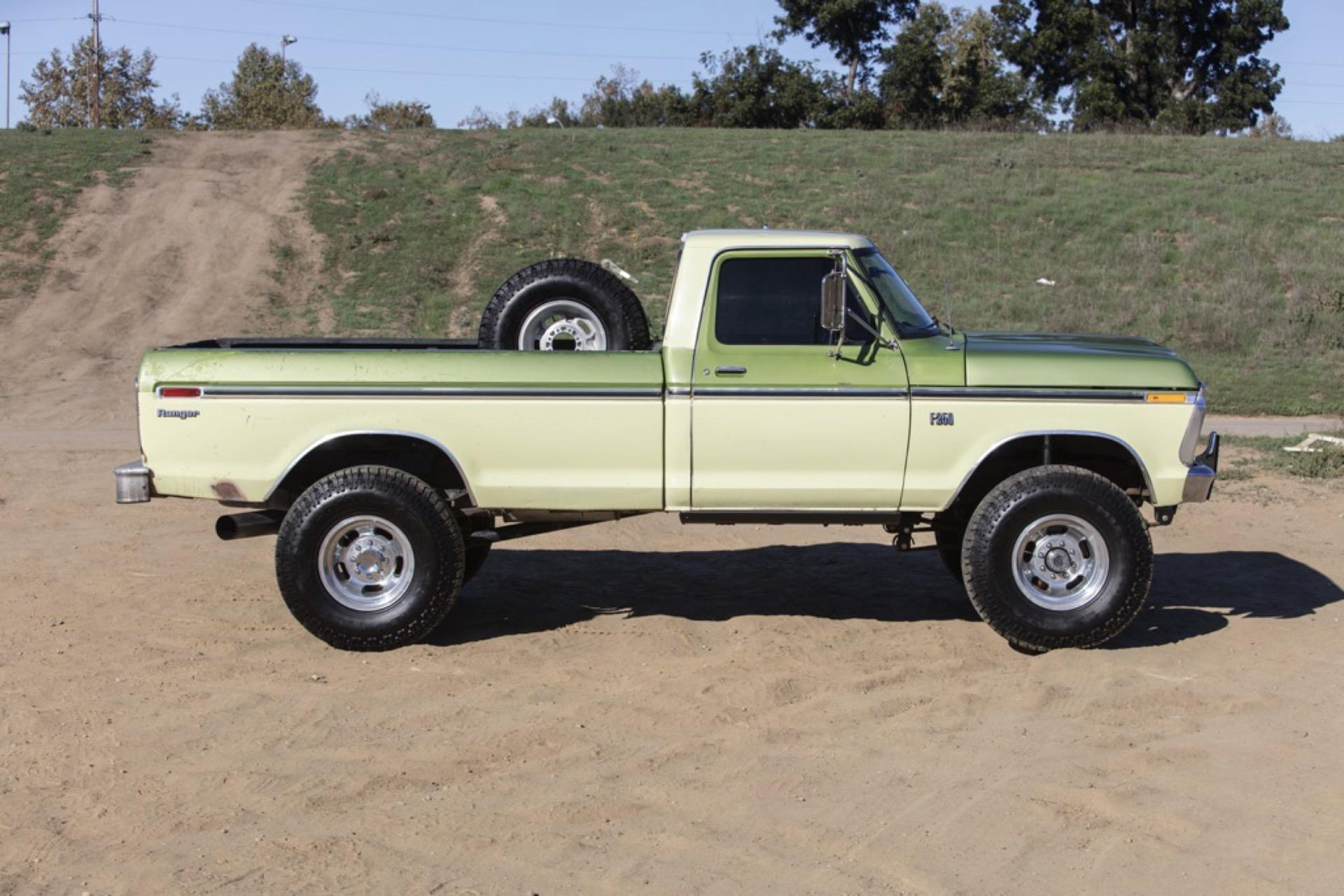 7.3L Turbo Diesel-Powered 1975 Ford F-250 4×4