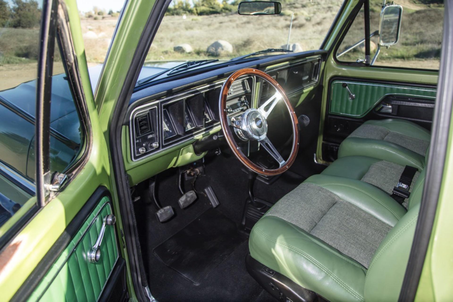 7.3L Turbo Diesel-Powered 1975 Ford F-250 4×4 - 5