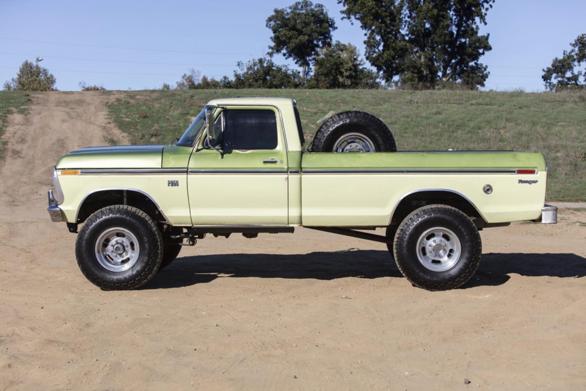7.3L Turbo Diesel-Powered 1975 Ford F-250 4×4