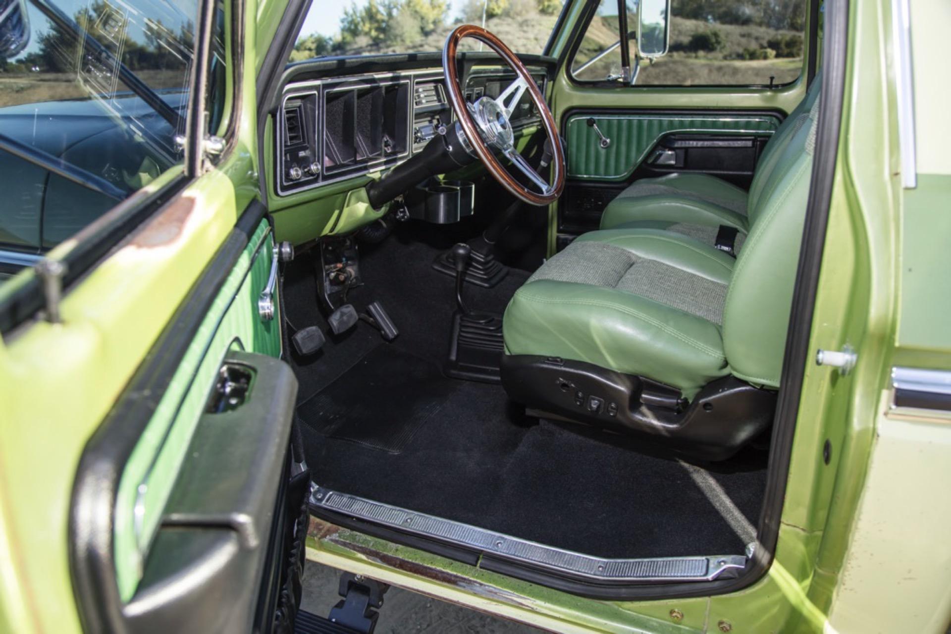 7.3L Turbo Diesel-Powered 1975 Ford F-250 4×4