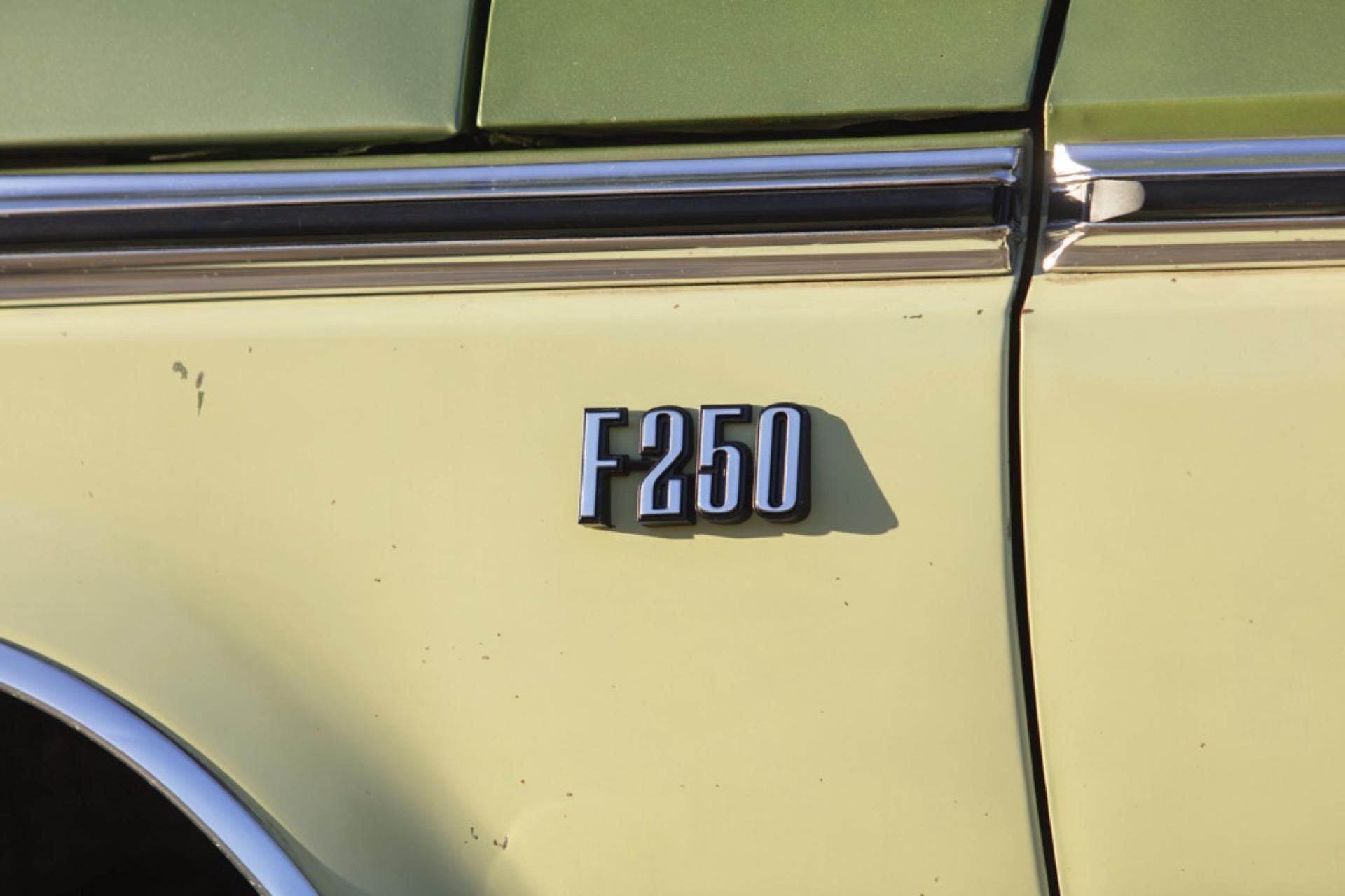 7.3L Turbo Diesel-Powered 1975 Ford F-250 4×4