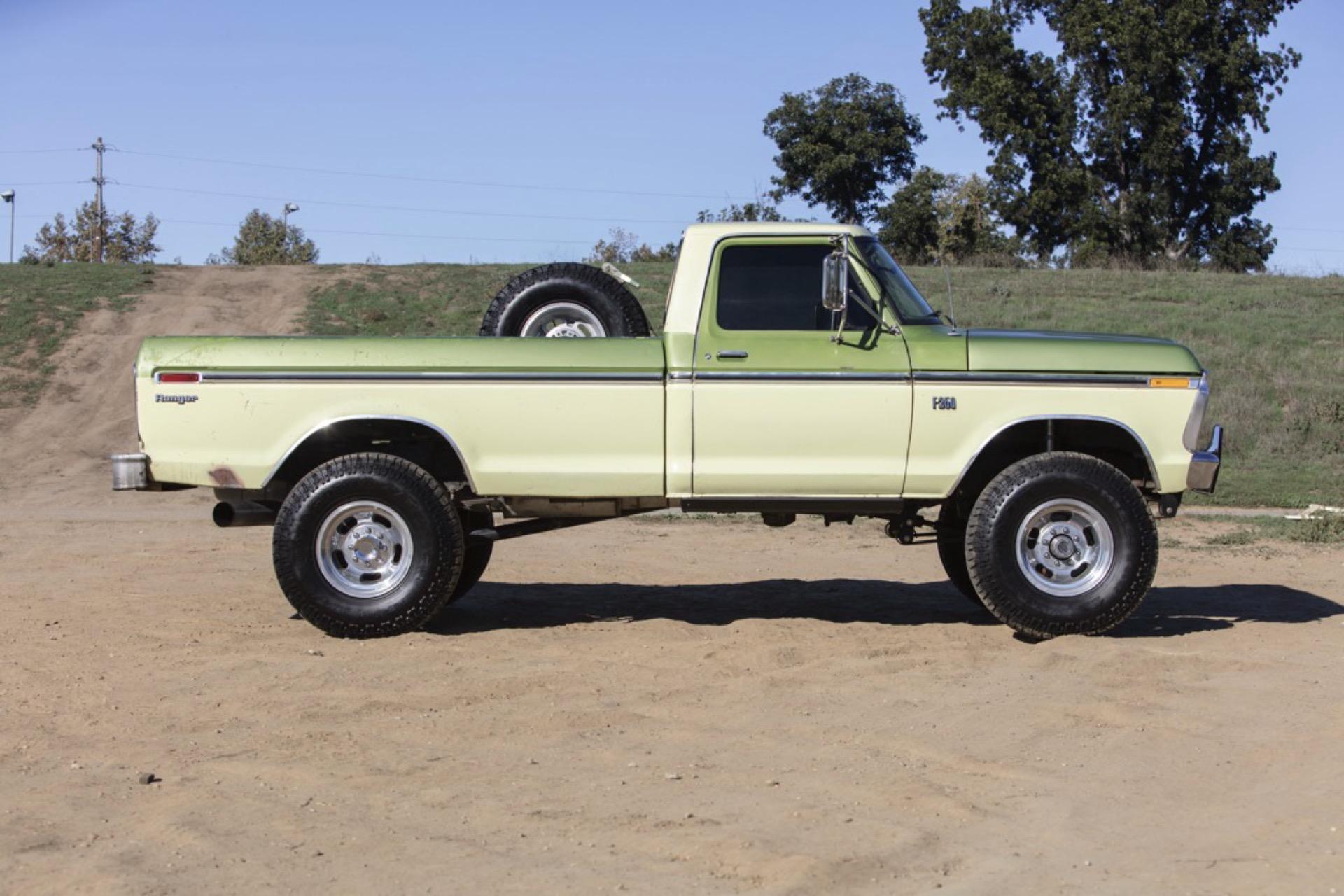 7.3L Turbo Diesel-Powered 1975 Ford F-250 4×4