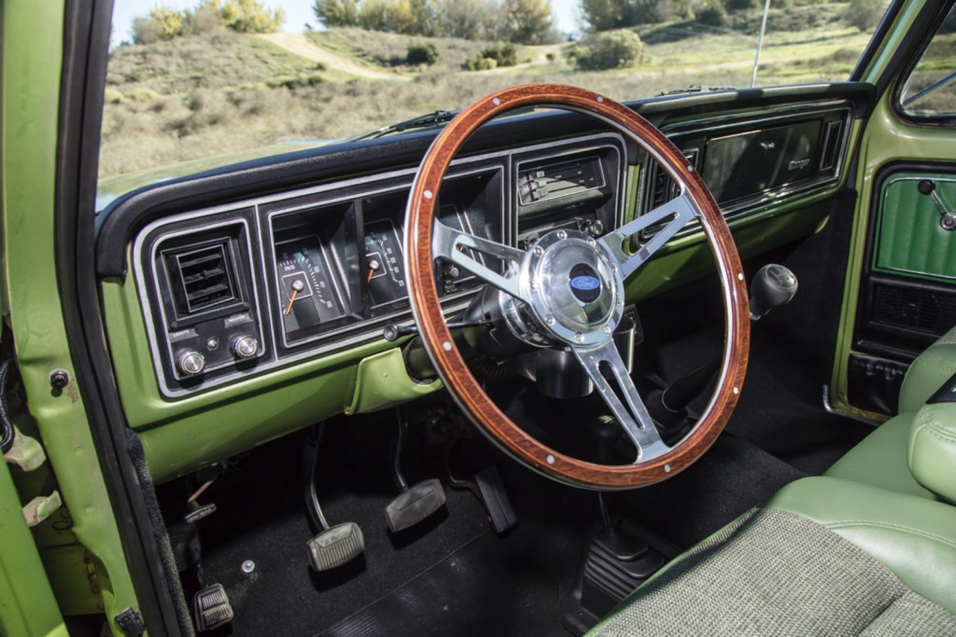 7.3L Turbo Diesel-Powered 1975 Ford F-250 4×4