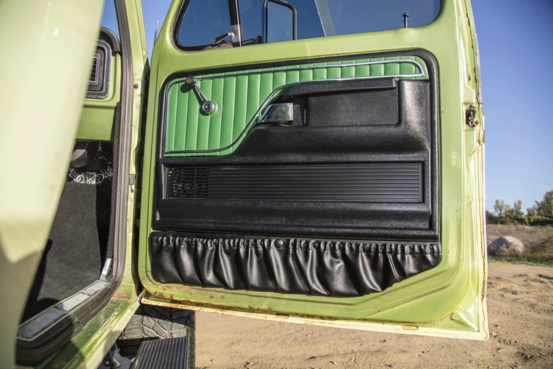 7.3L Turbo Diesel-Powered 1975 Ford F-250 4×4