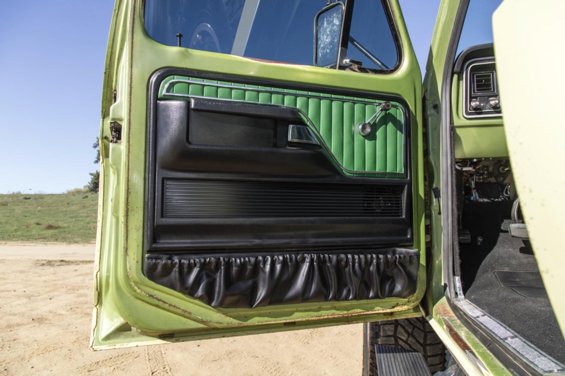 7.3L Turbo Diesel-Powered 1975 Ford F-250 4×4