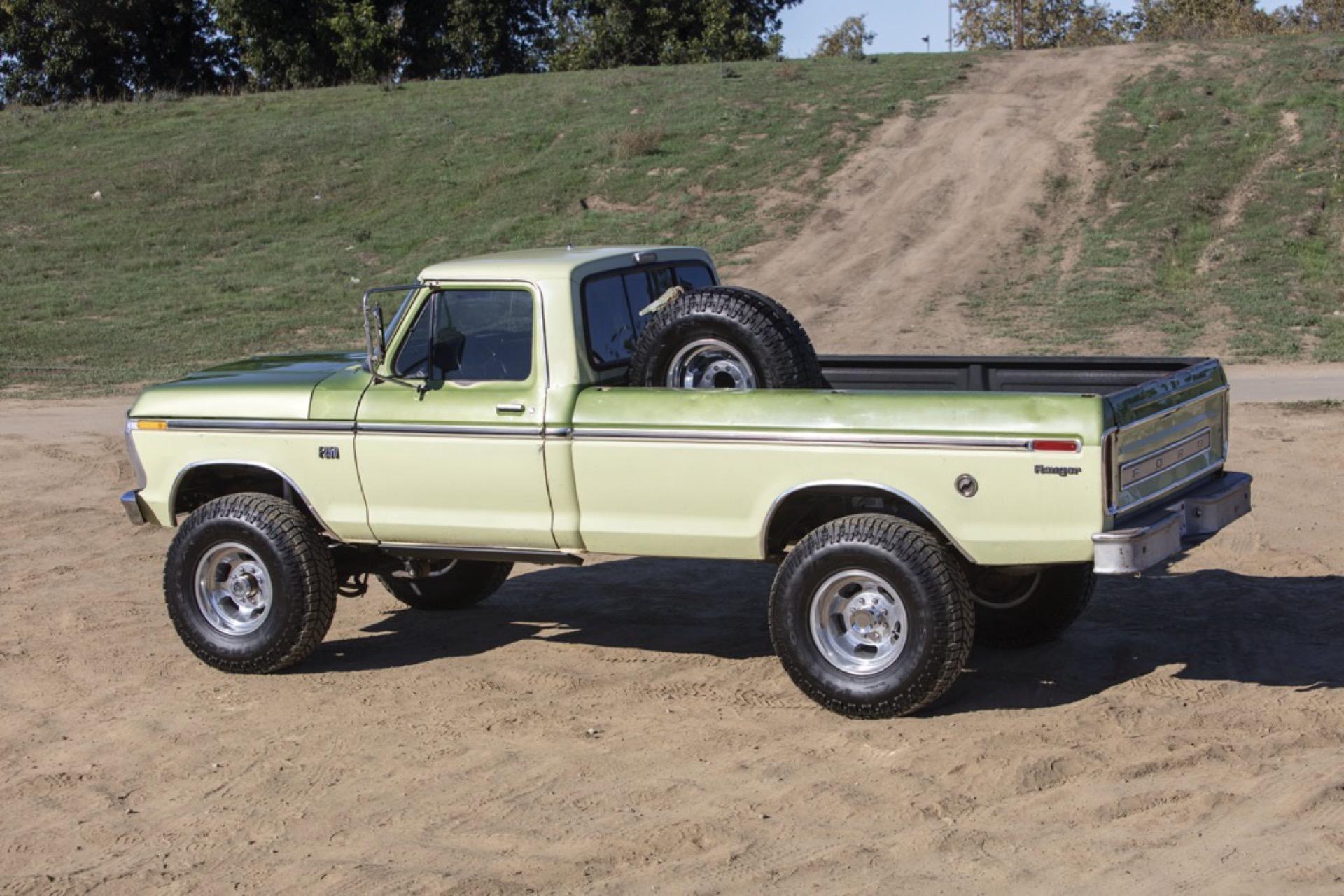 7.3L Turbo Diesel-Powered 1975 Ford F-250 4×4