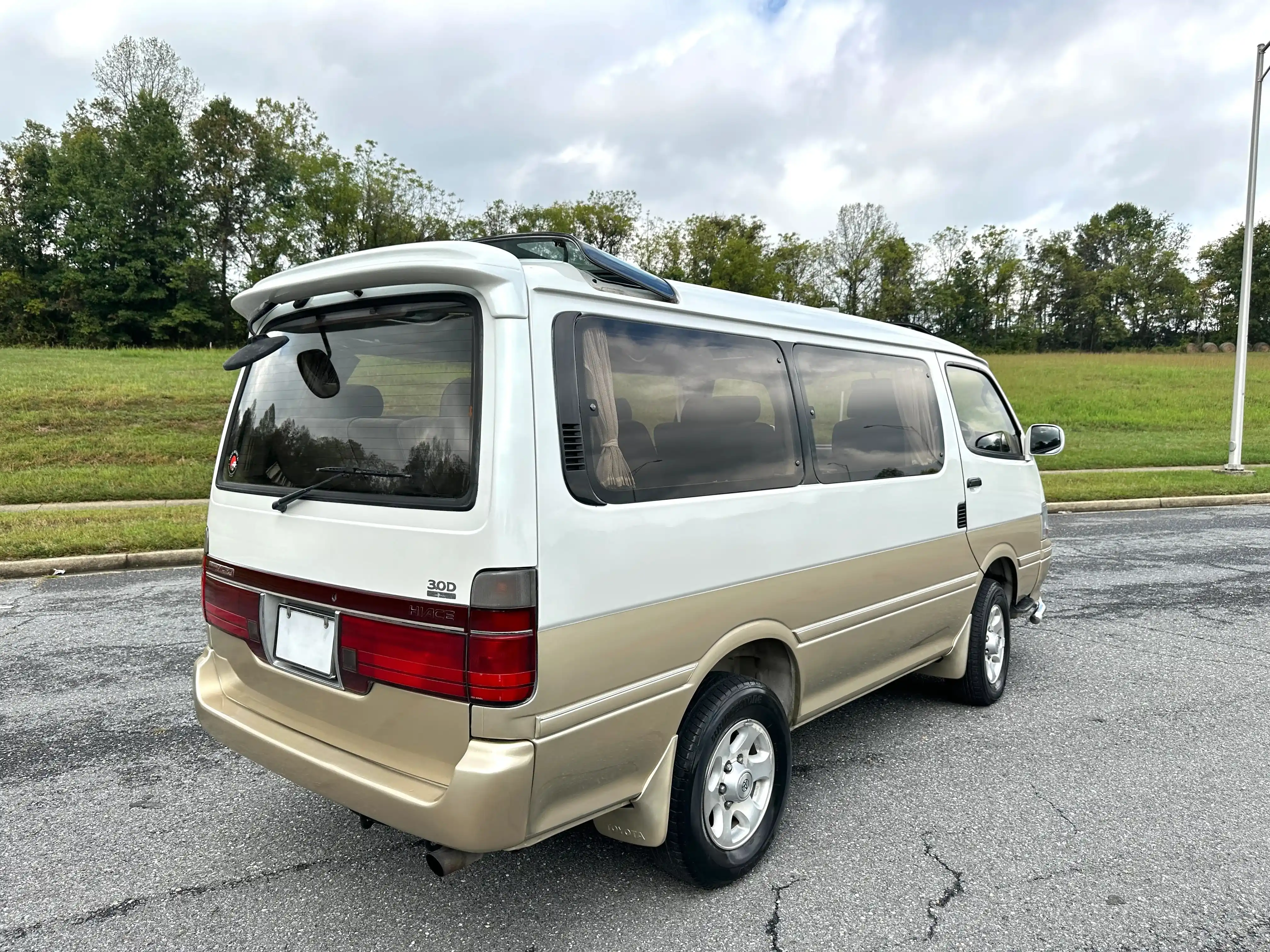1993 Toyota HiAce Super Custom Limited - 4