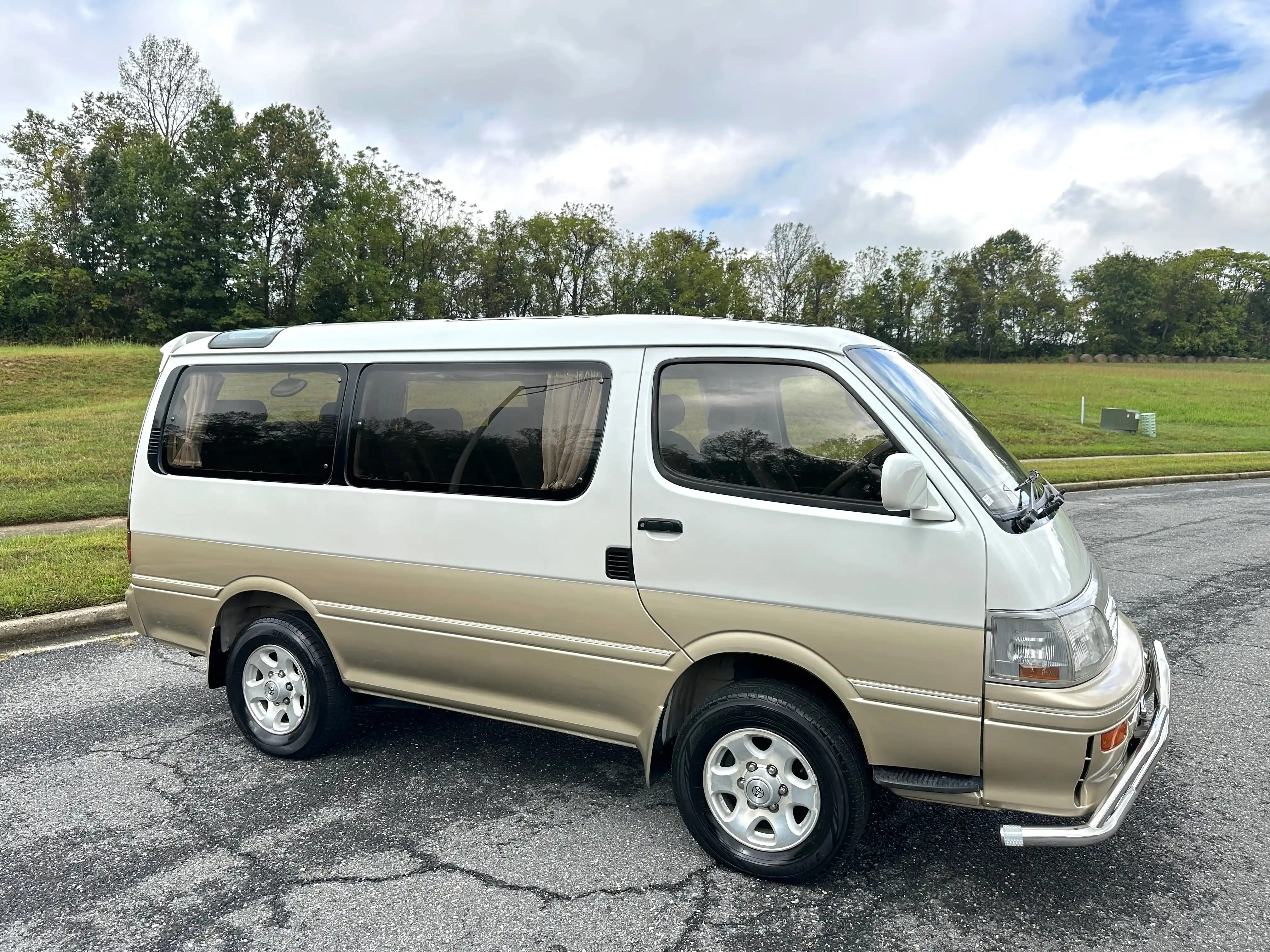 1993 Toyota HiAce Super Custom Limited - 3