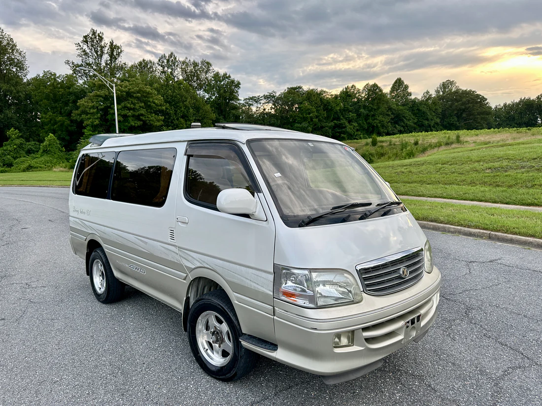  Toyota HiAce