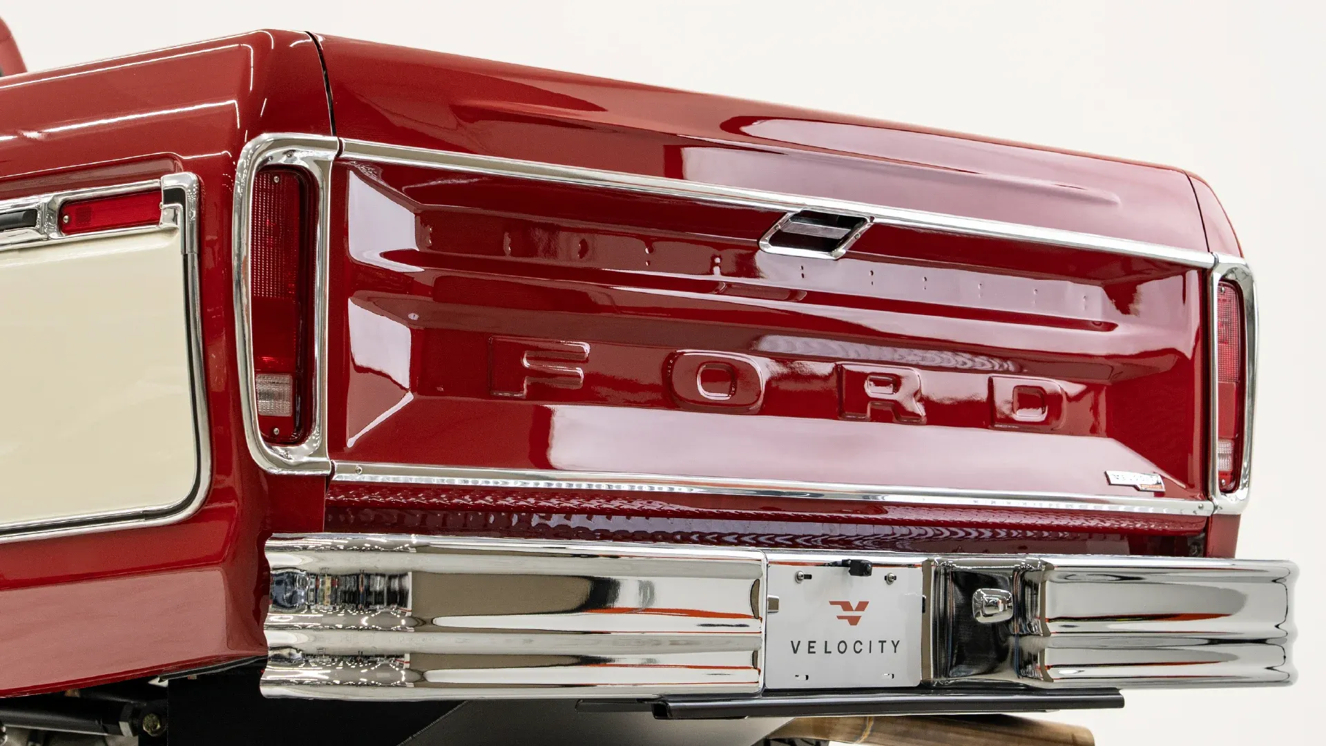 Velocity Heritage Series 1977 Ford F-250