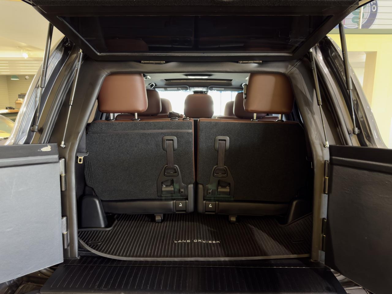 2018 Toyota Land Cruiser