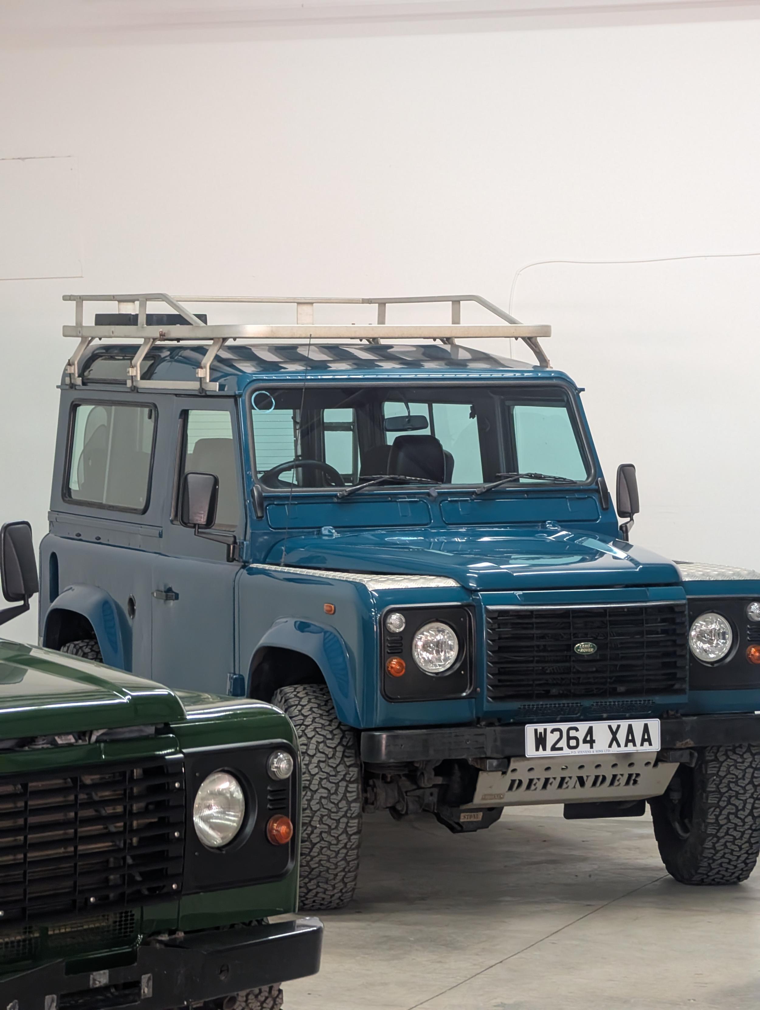 2000 Land Rover Defender 90 2.8i