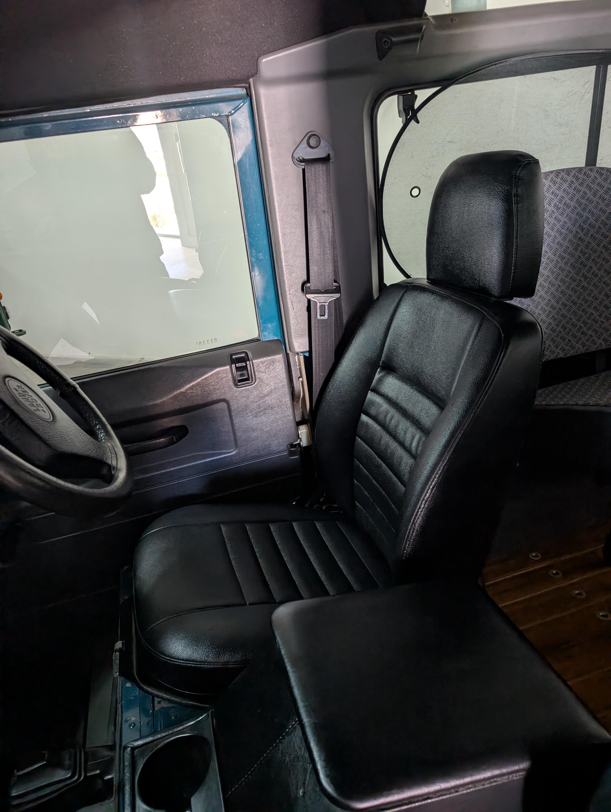 2000 Land Rover Defender 90 2.8i