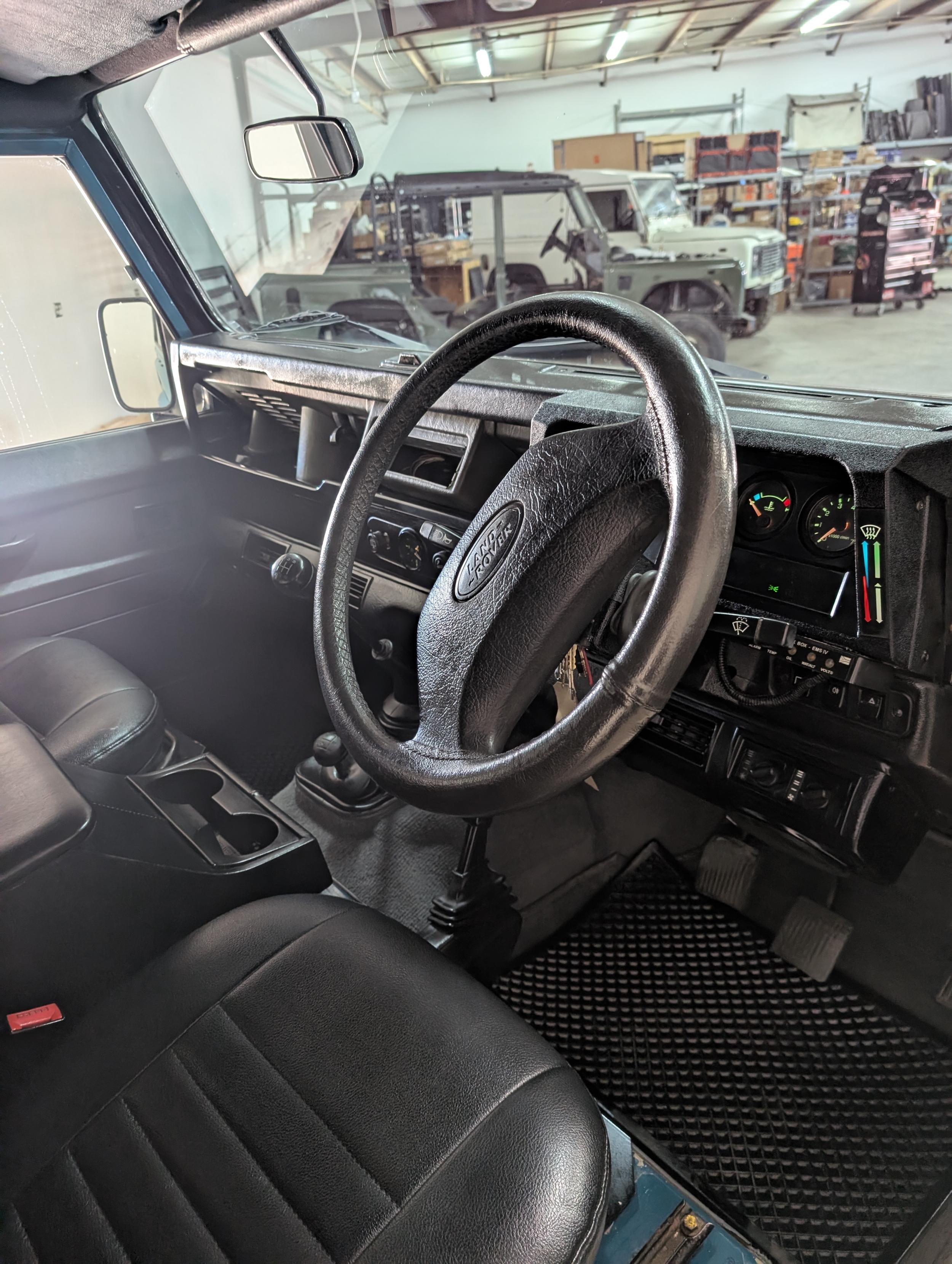 2000 Land Rover Defender 90 2.8i