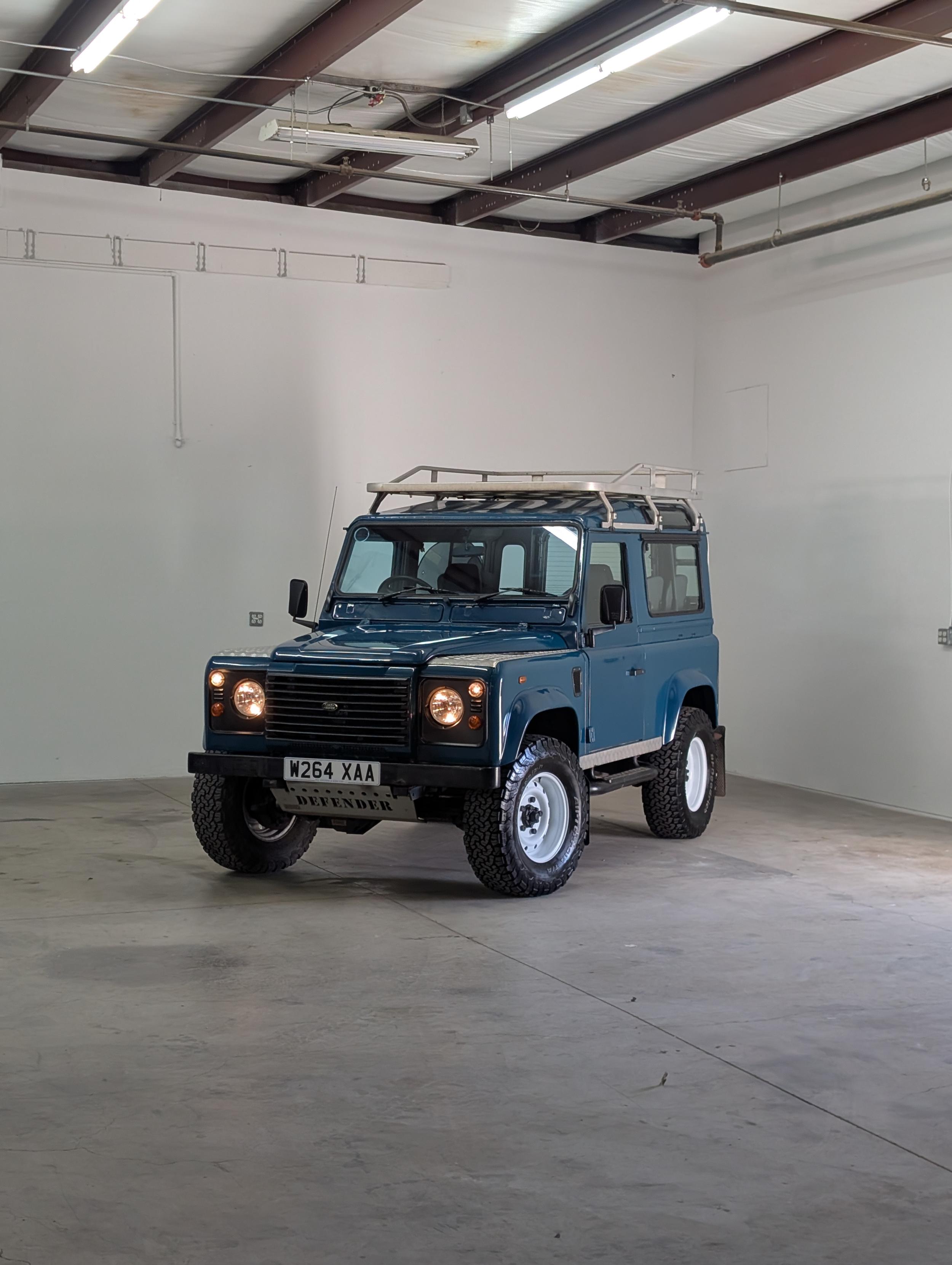 2000 Land Rover Defender 90 2.8i