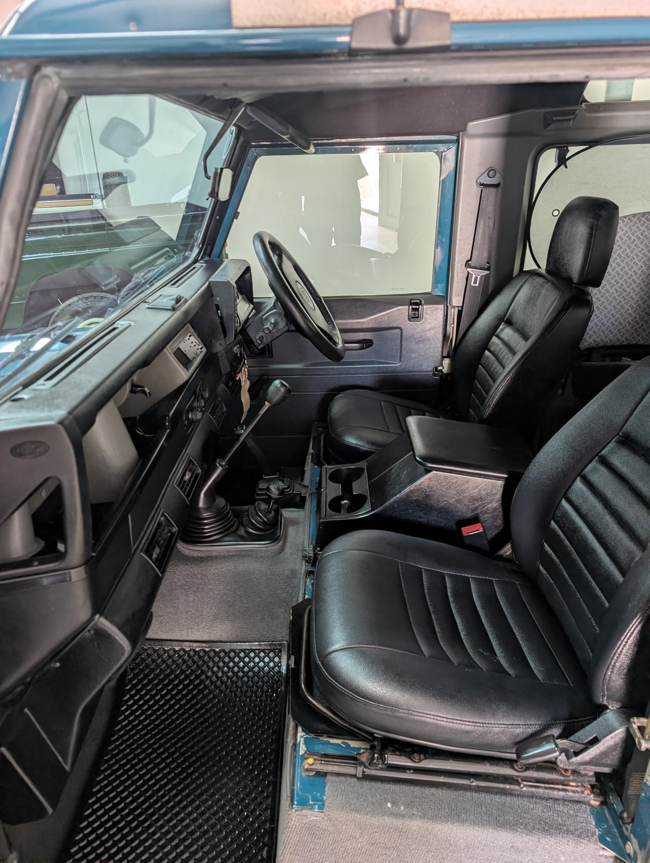 2000 Land Rover Defender 90 2.8i